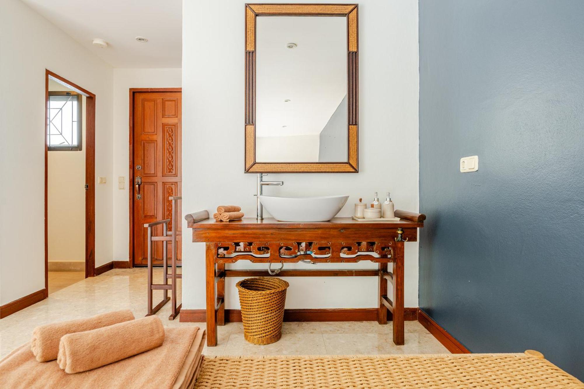Luxury 4br With Pool & Ocean Views On Villa