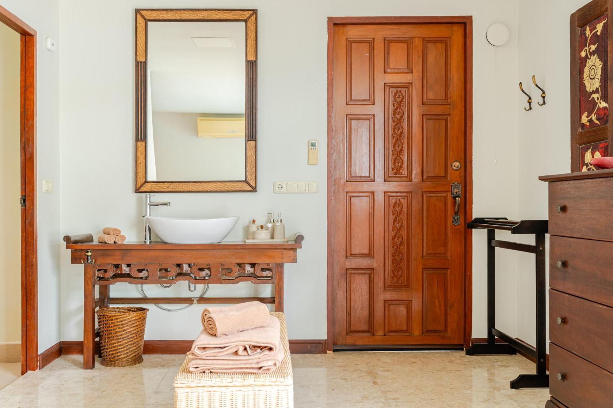 Luxury 4br With Pool & Ocean Views On Patong