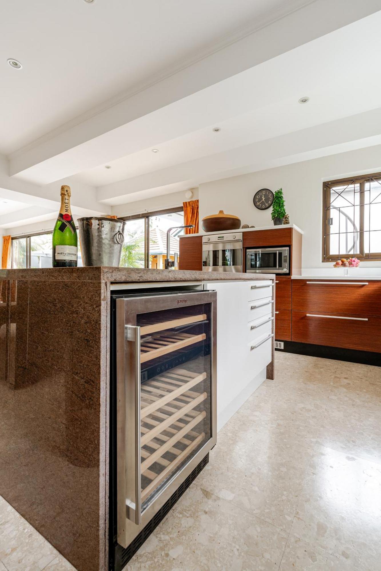 Luxury 4br With Pool & Ocean Views On Villa