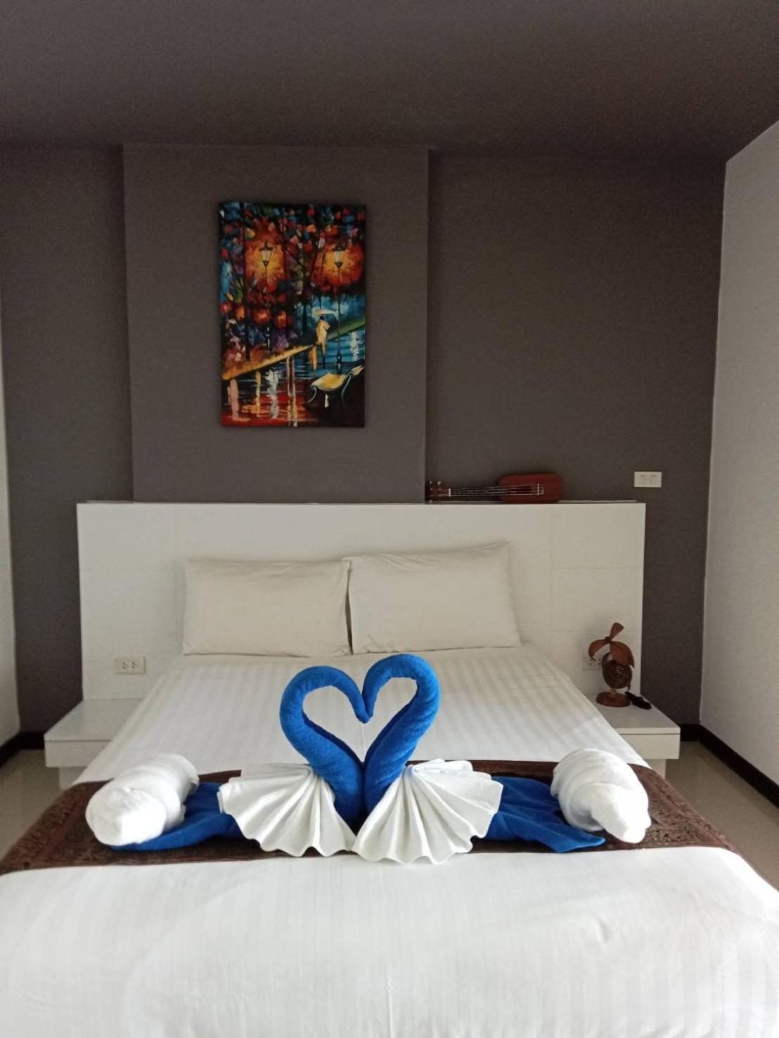 60sqm Nai Harn Condo, Walk To Apartment