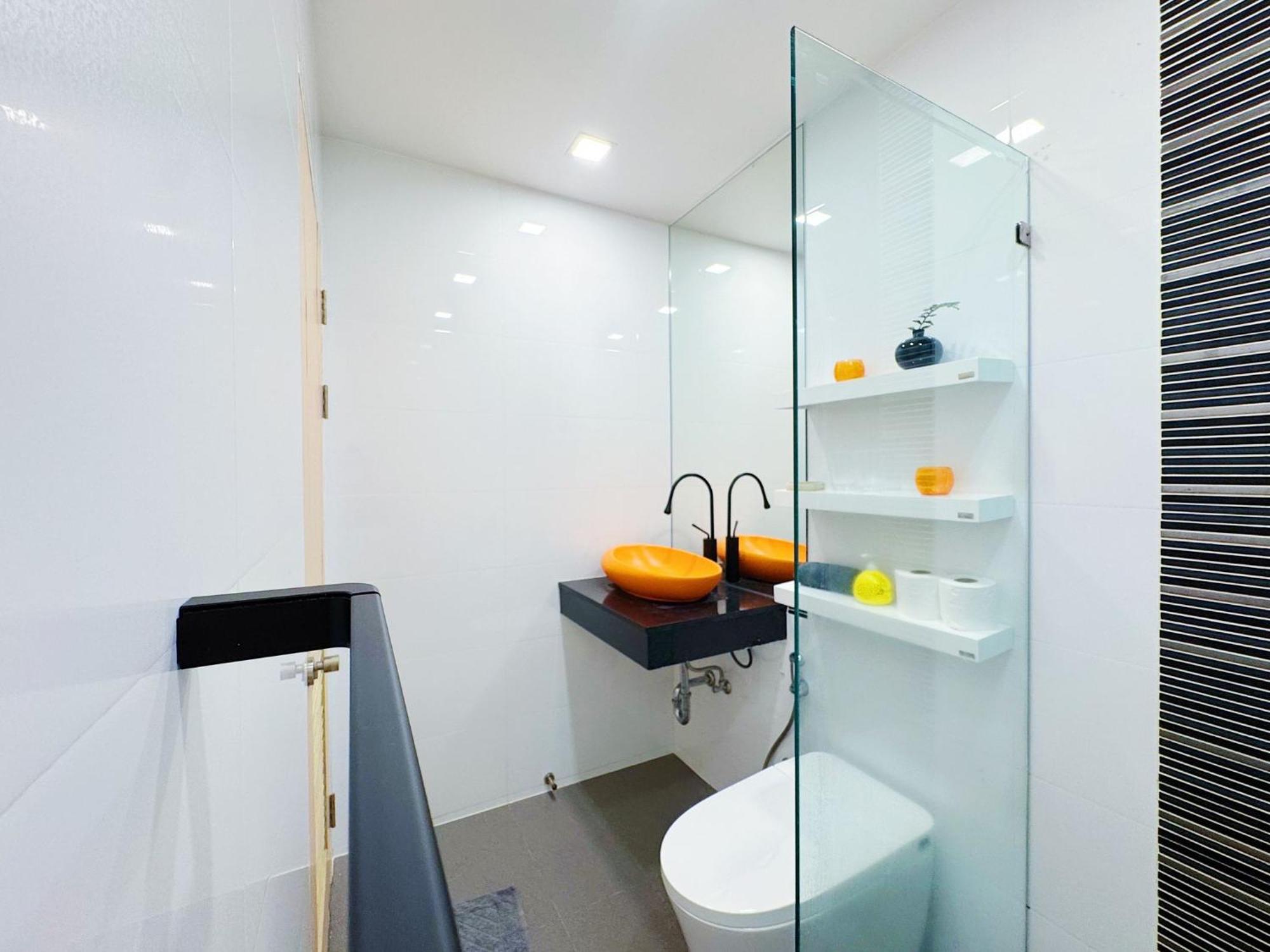 1br Terrace, Pool, Gym Near Nai Yang