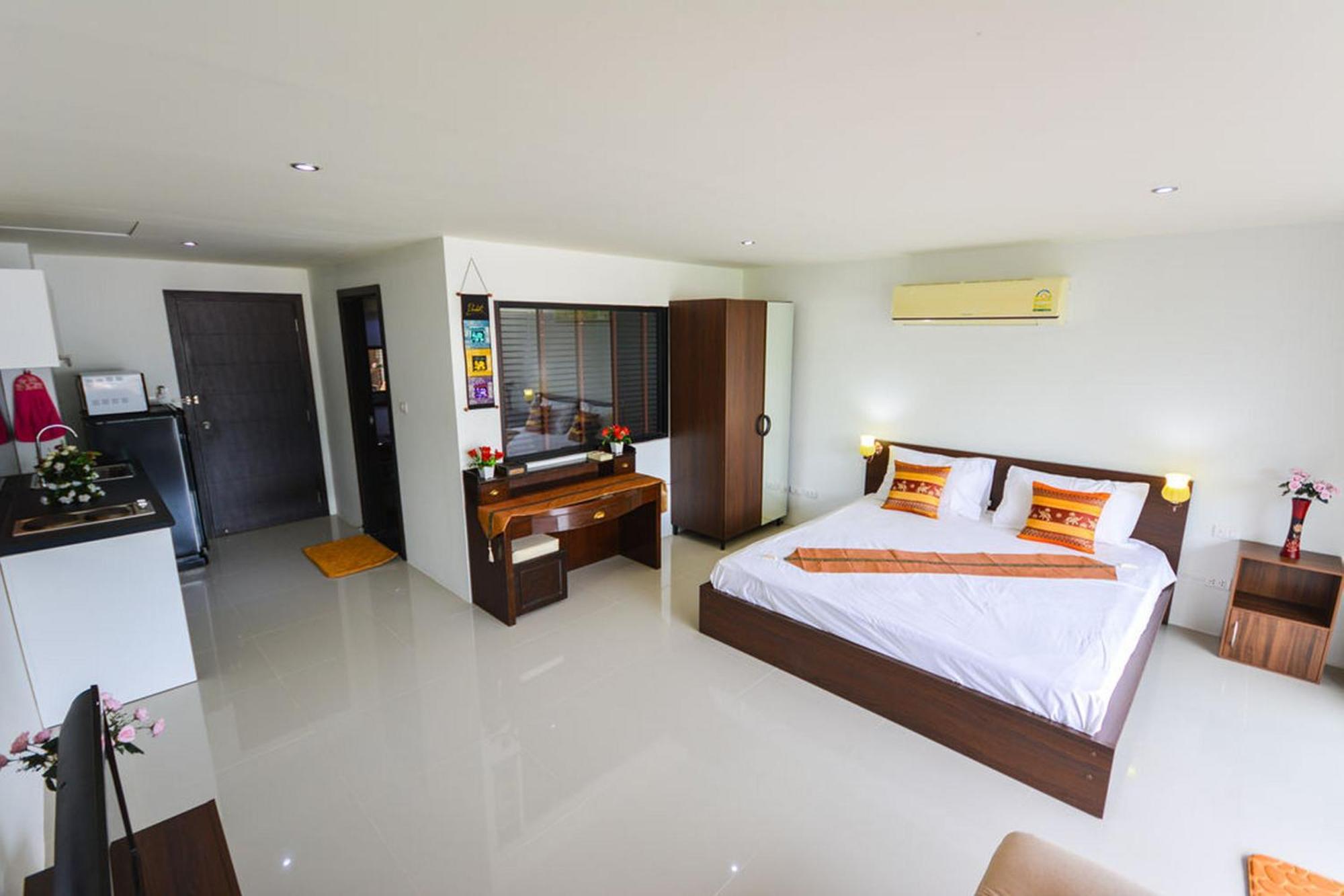 Apartment Phuketbnbdotcom, Poolmountainveiws, Large Balcony