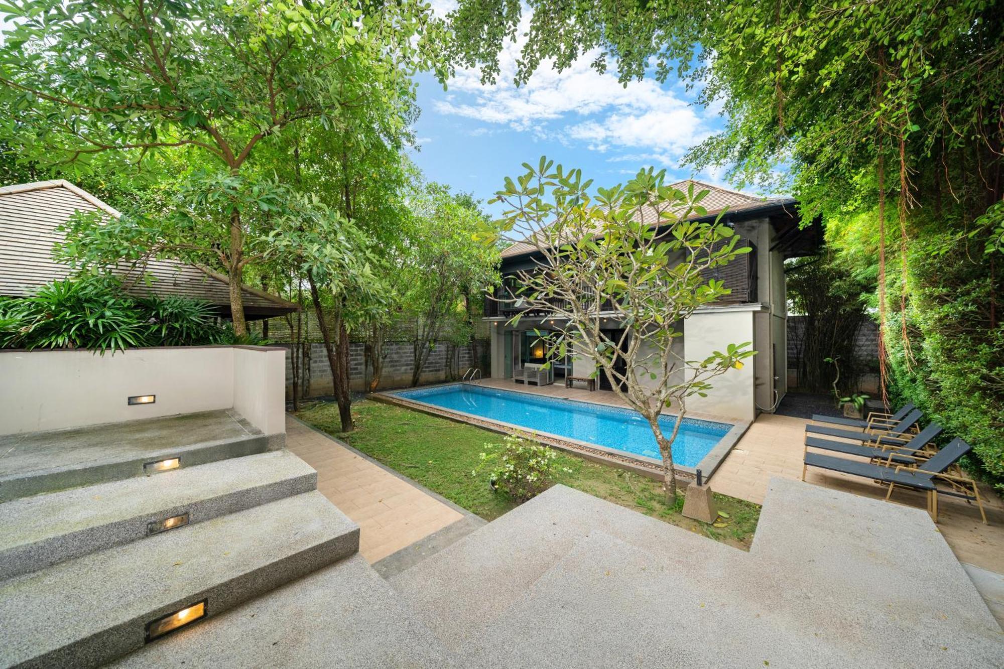 Villa Luxurious Near Bangtao *