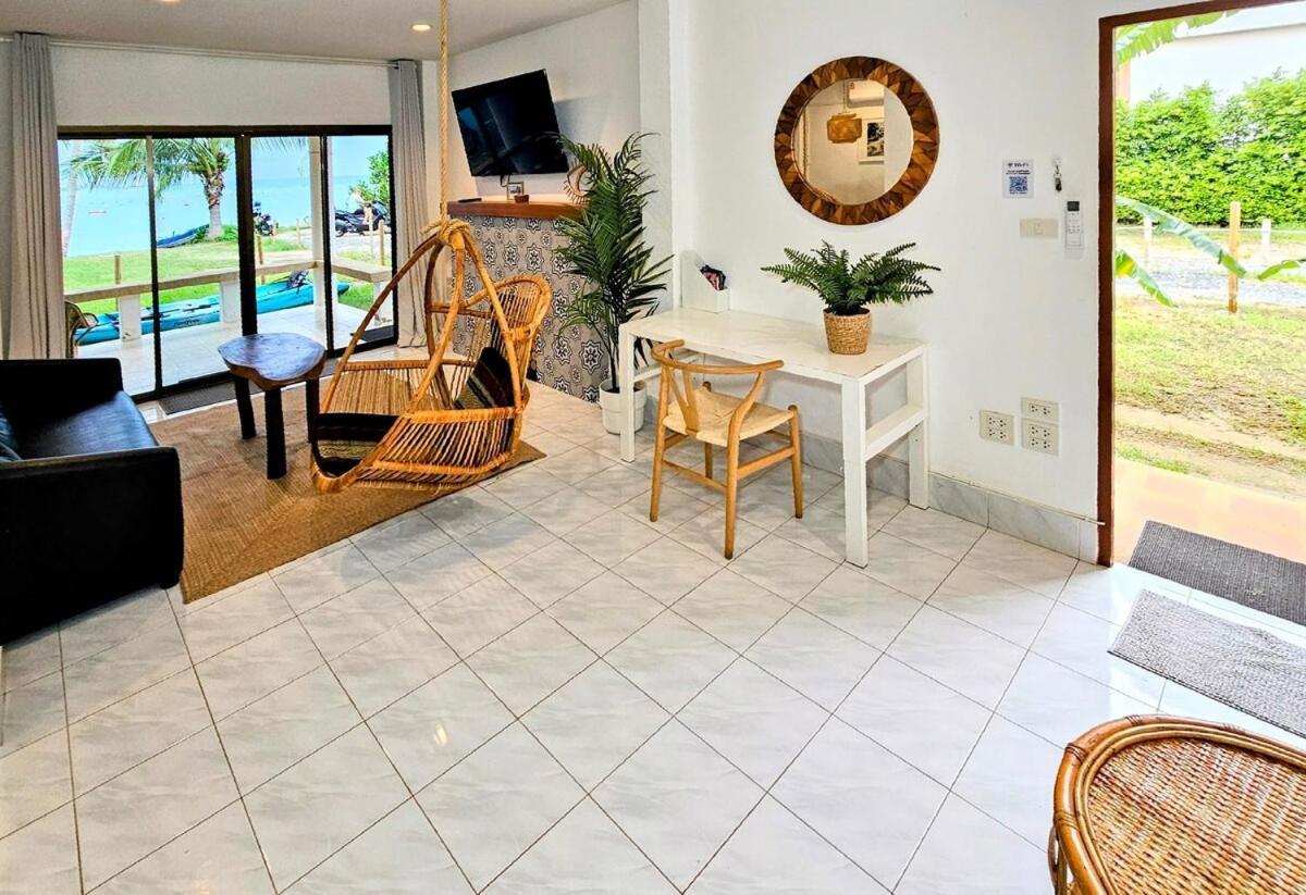 Front Castle - Kid Friendly Right On The Perfect Apartment Ban Ao Makham
