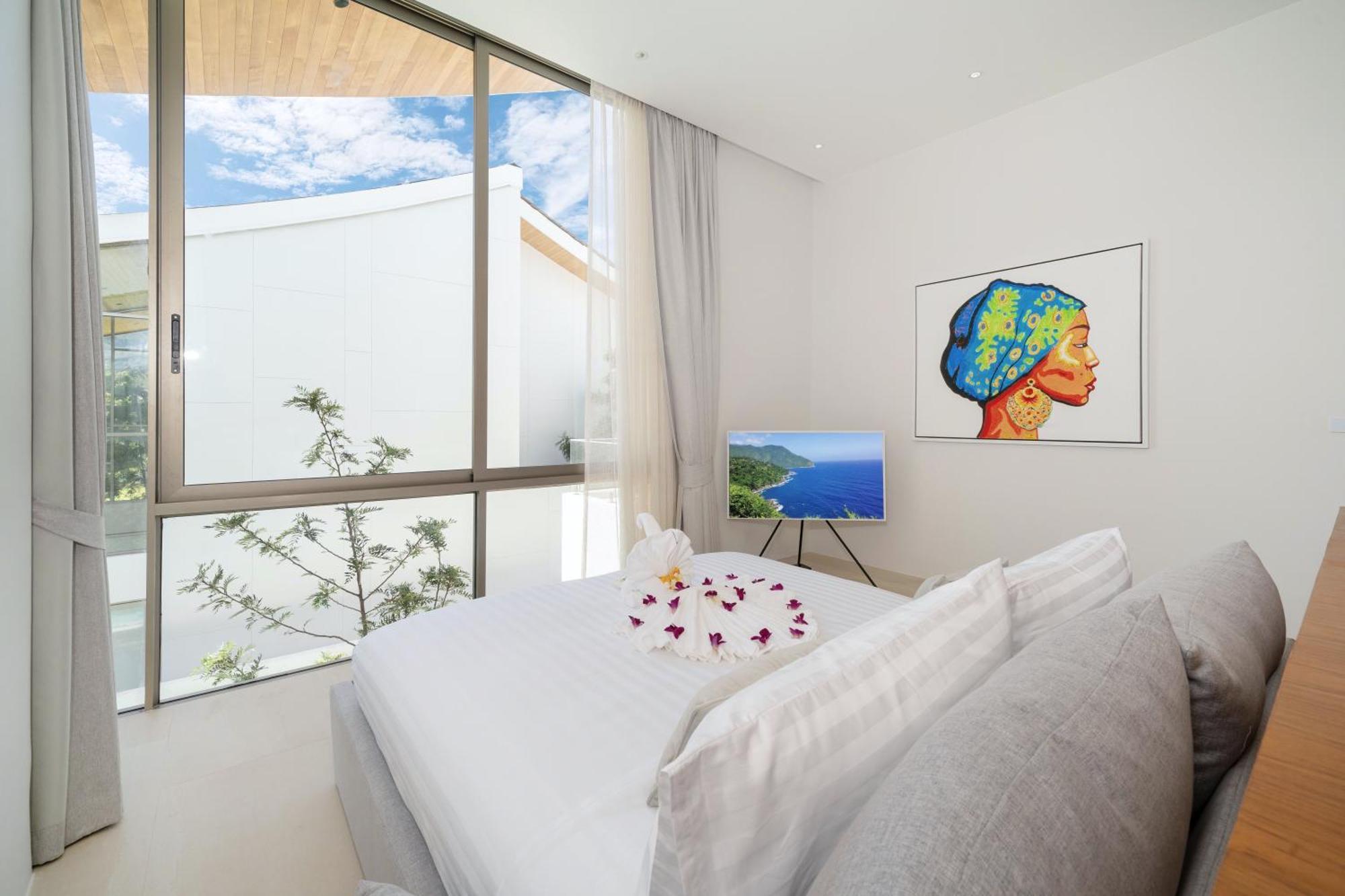 Brand-new & Luxury 5br Pool Trinity C2 *