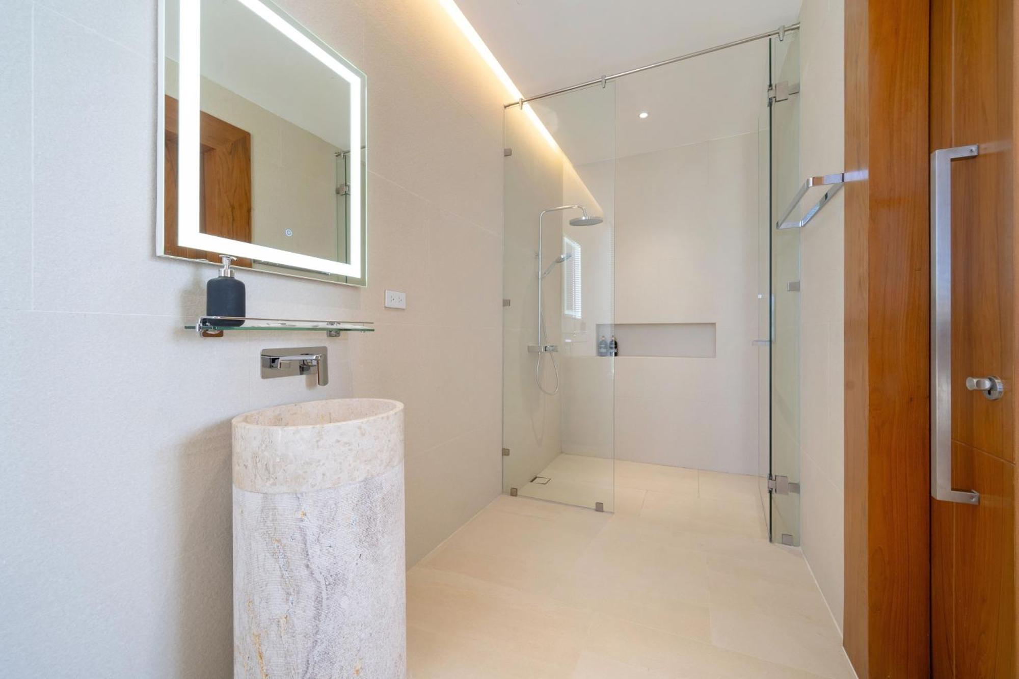 Brand-new & Luxury 5br Pool Trinity C2 Apartment *