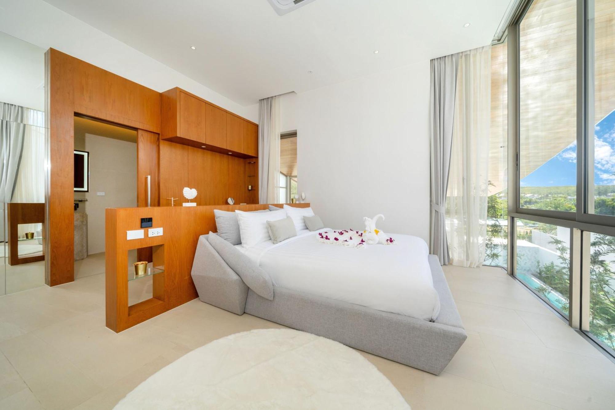 Brand-new & Luxury 5br Pool Trinity C2 * Ban Pak Lak