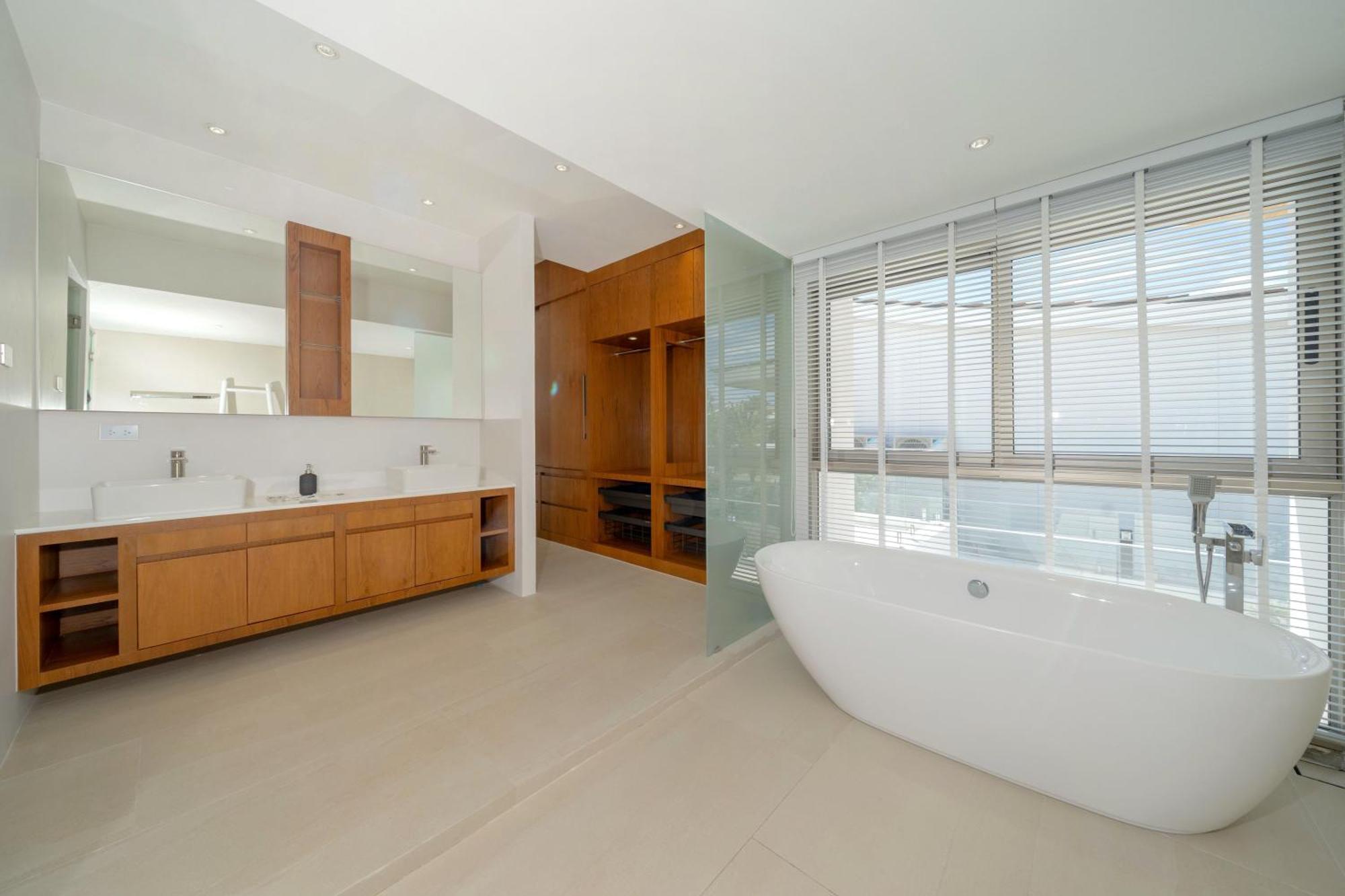 Brand-new & Luxury 5br Pool Trinity C2 * Ban Pak Lak