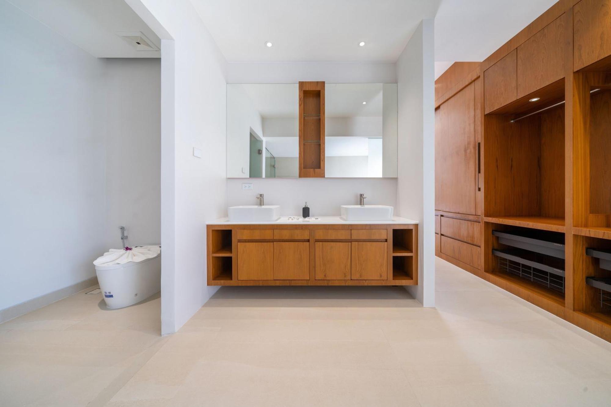 Brand-new & Luxury 5br Pool Trinity C2 Apartment *
