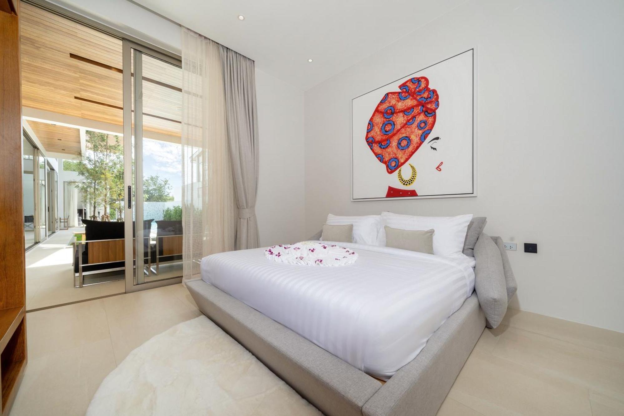 Brand-new & Luxury 5br Pool Trinity C2 Apartment