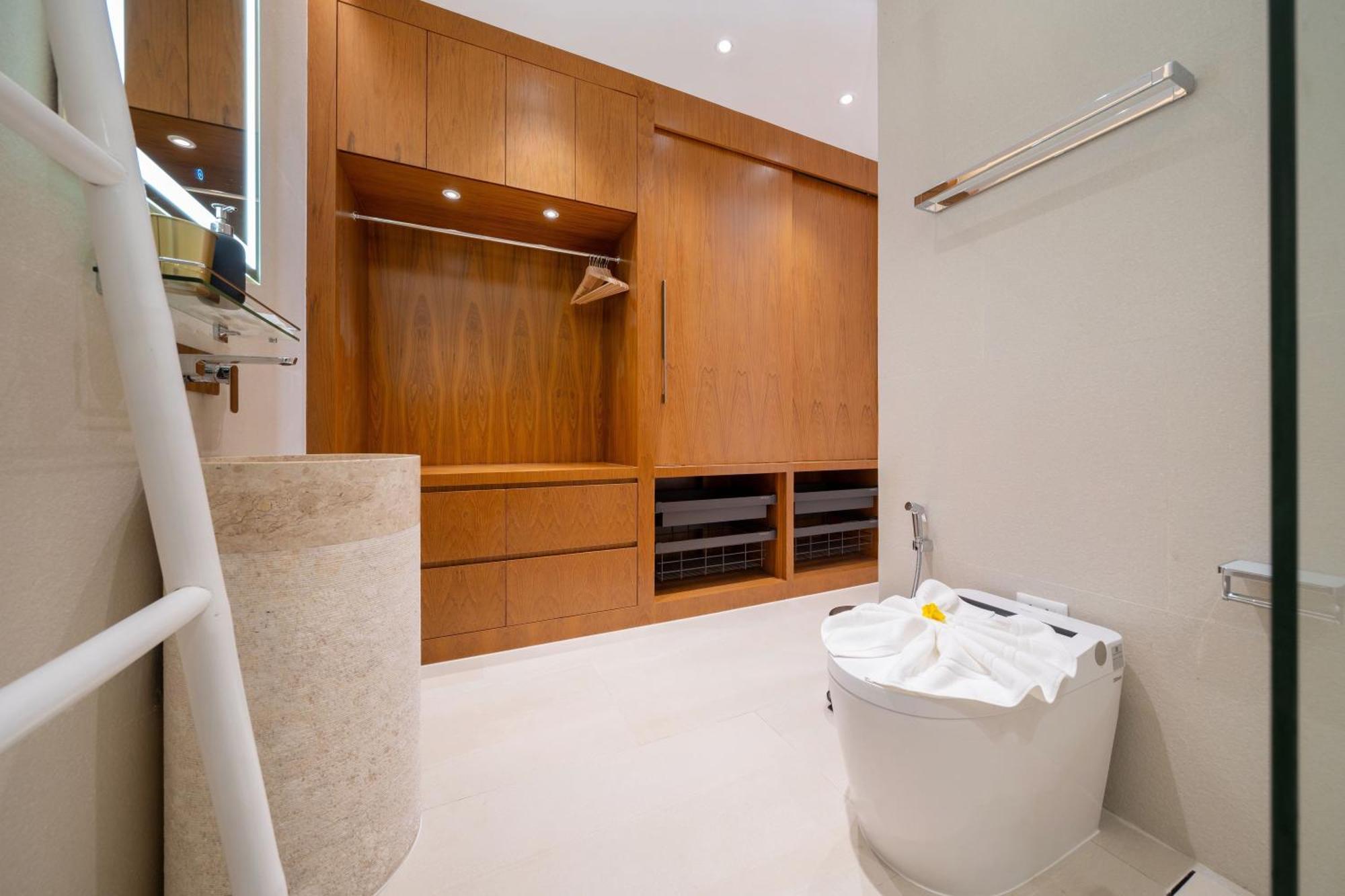 Brand-new & Luxury 5br Pool Trinity C2 Ban Pak Lak