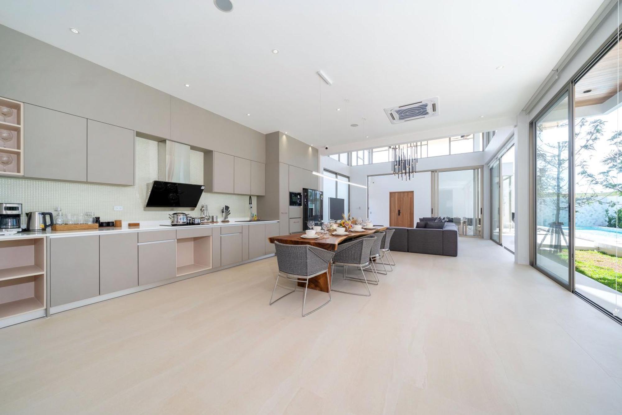 Brand-new & Luxury 5br Pool Trinity C2 *