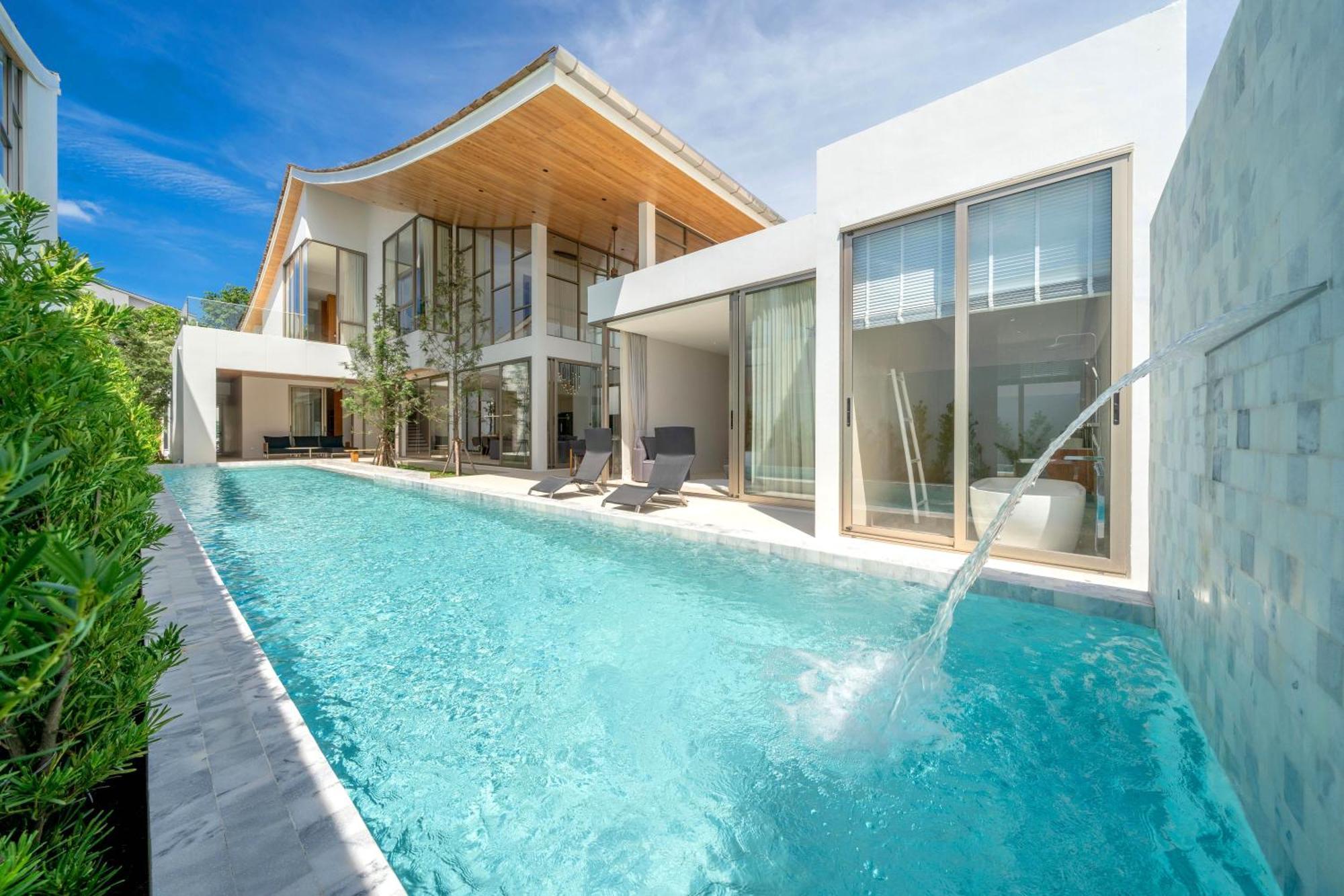 Brand-new & Luxury 5br Pool Trinity C2 Apartment *
