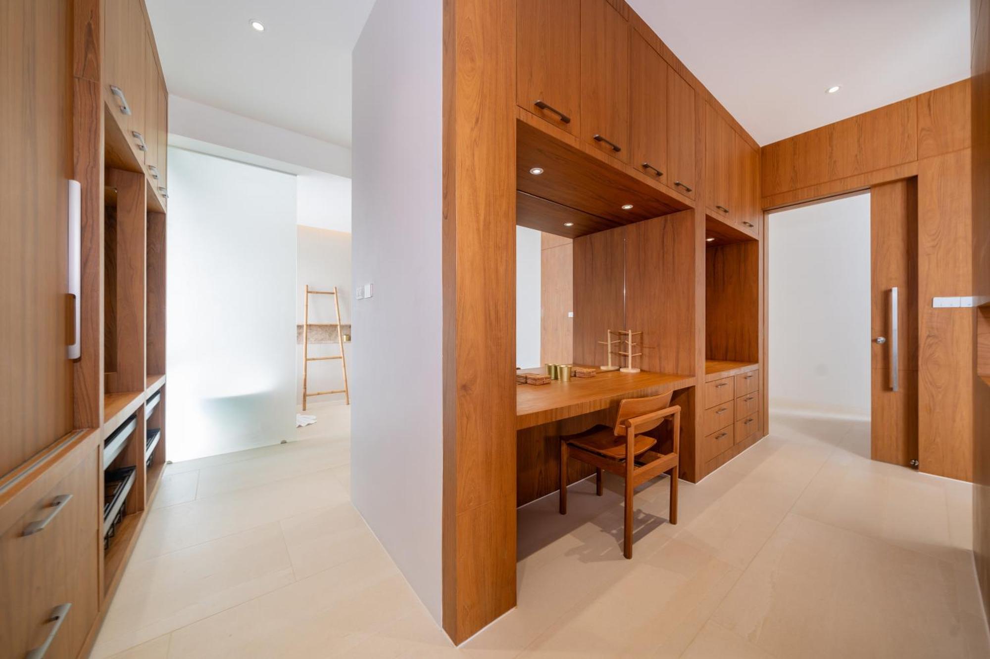 Modern Masterpiece With Tropical Flair! 5br Trinity C4
