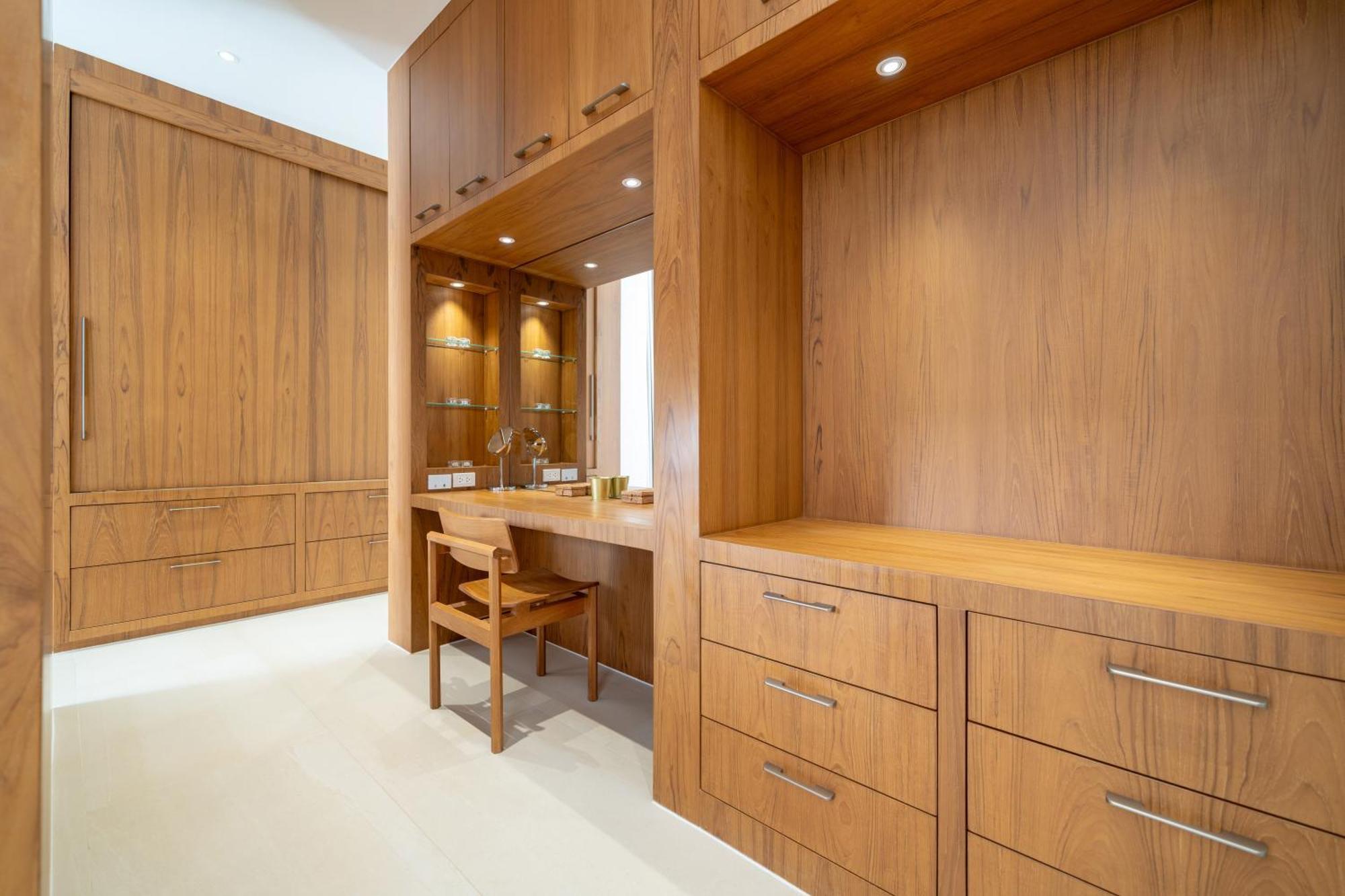 Modern Masterpiece With Tropical Flair! 5br Trinity C4 *