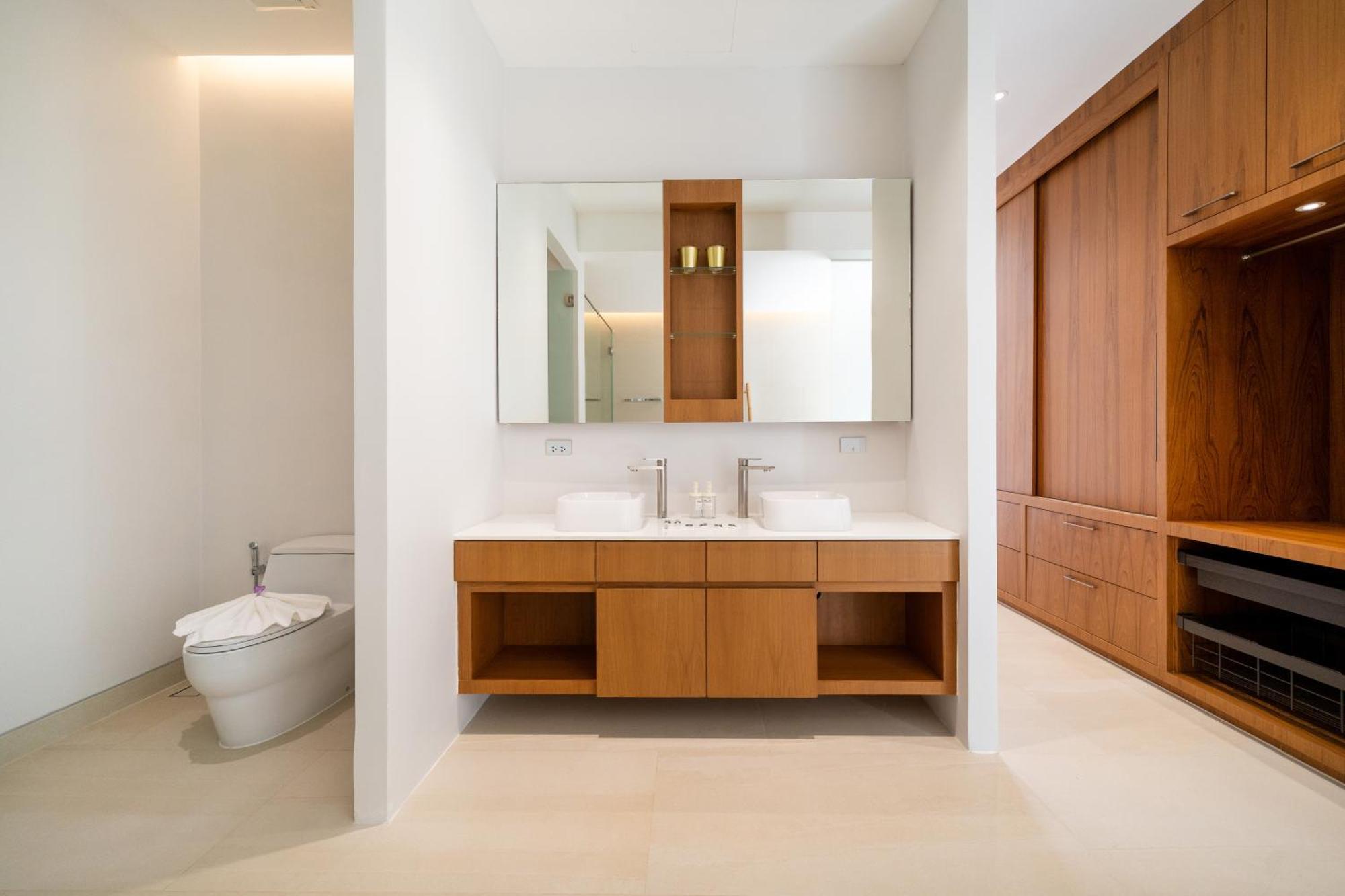 Modern Masterpiece With Tropical Flair! 5br Trinity C4 *
