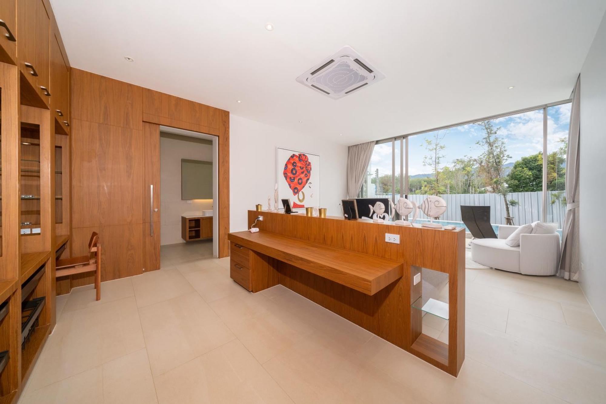 Villa Modern Masterpiece With Tropical Flair! 5br Trinity C4