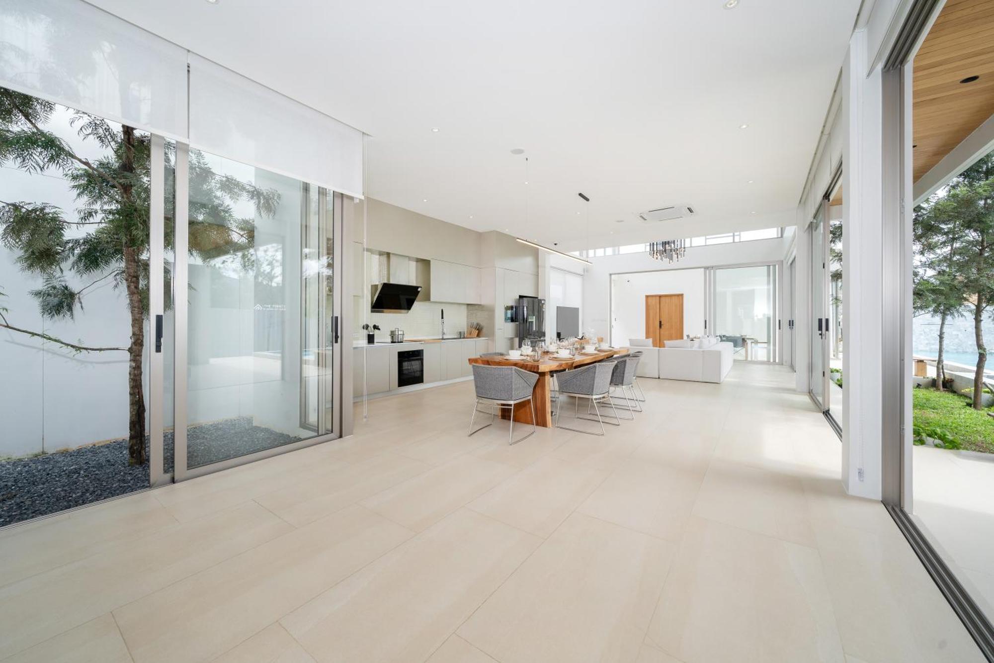 Villa Modern Masterpiece With Tropical Flair! 5br Trinity C4 *