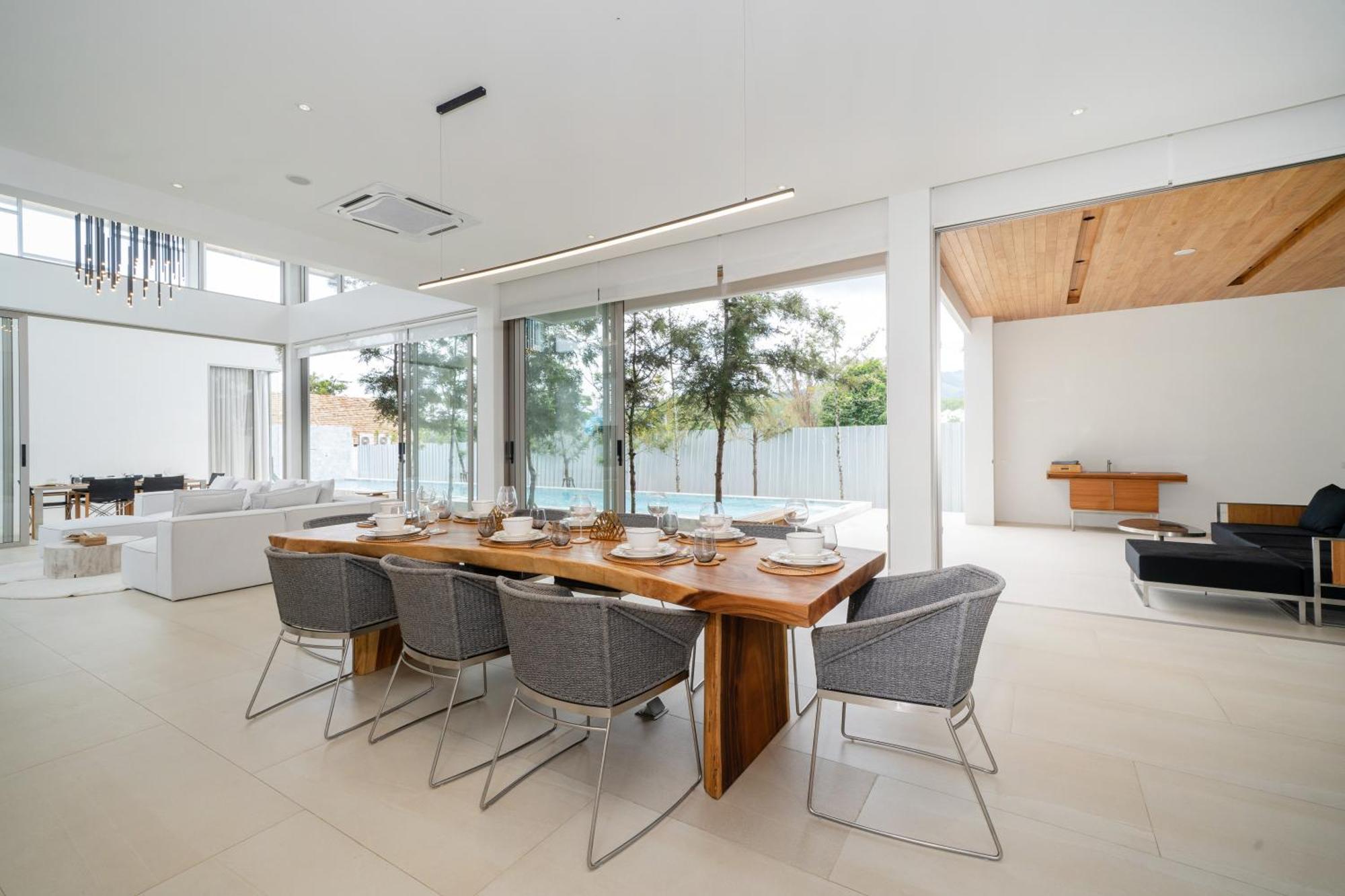 Modern Masterpiece With Tropical Flair! 5br Trinity C4 Villa *
