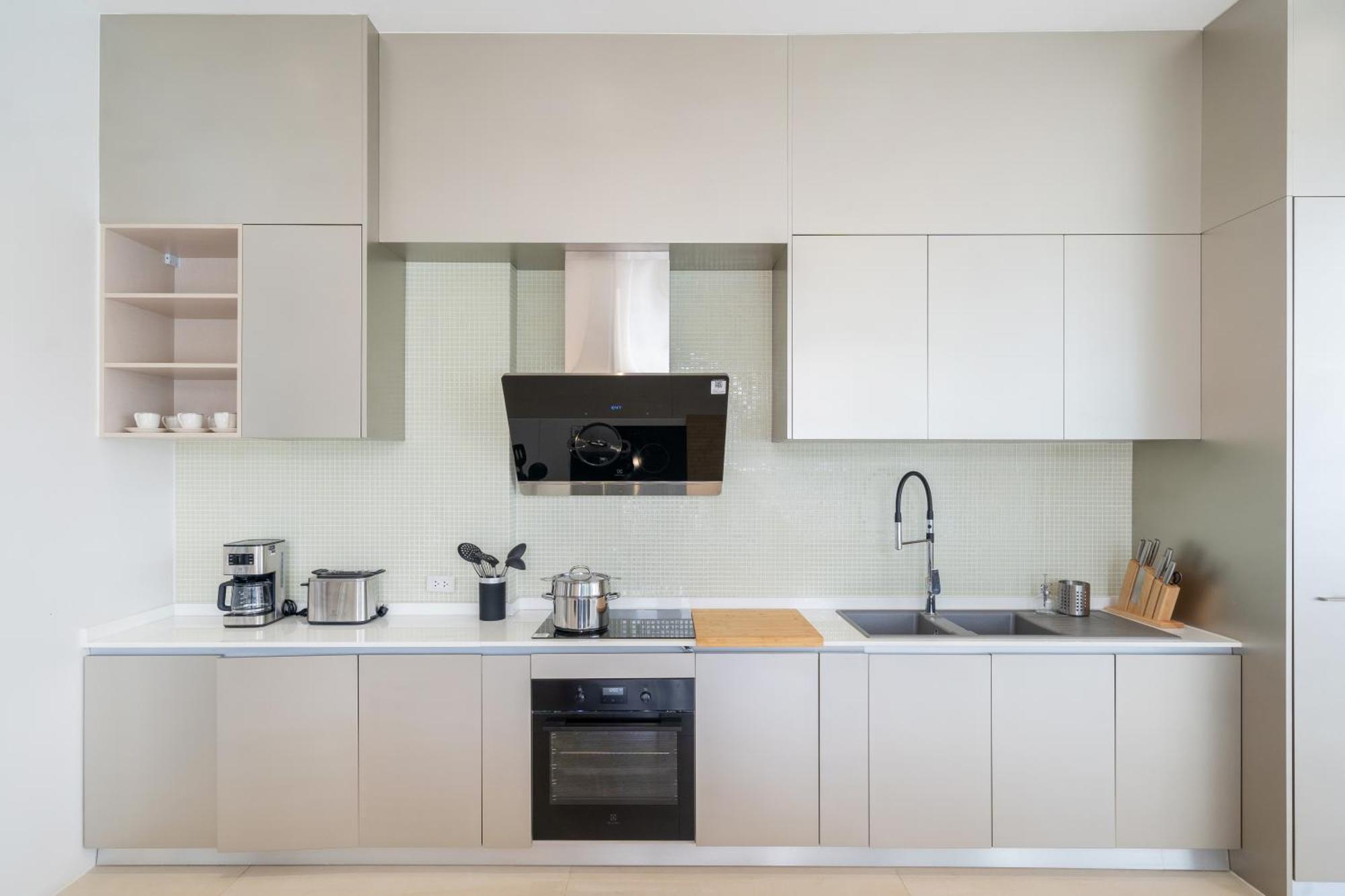 Villa Modern Masterpiece With Tropical Flair! 5br Trinity C4