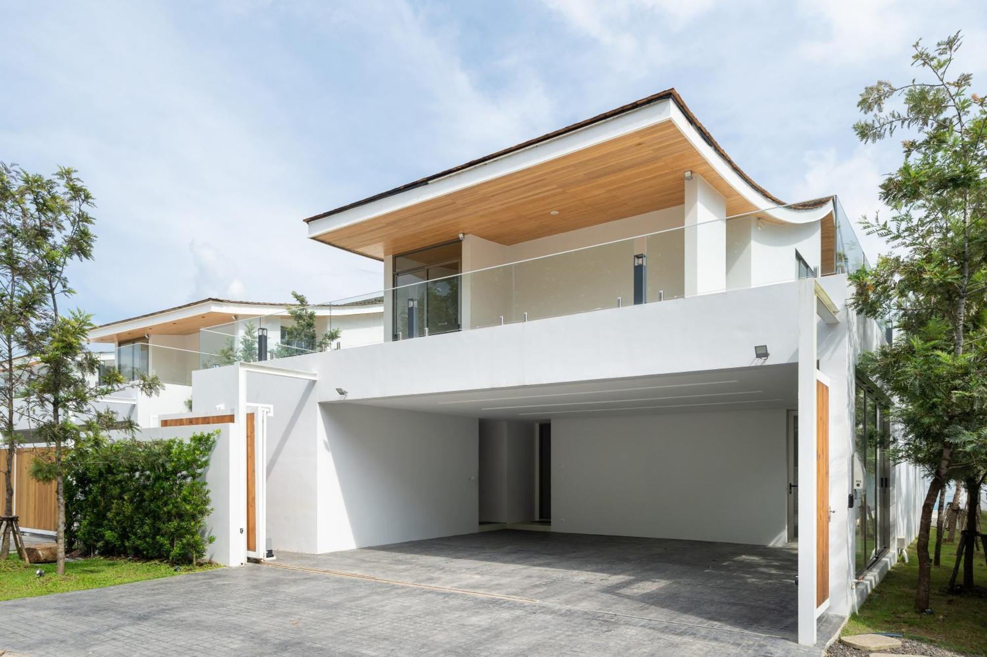 Villa Modern Masterpiece With Tropical Flair! 5br Trinity C4 Ban Pak Lak
