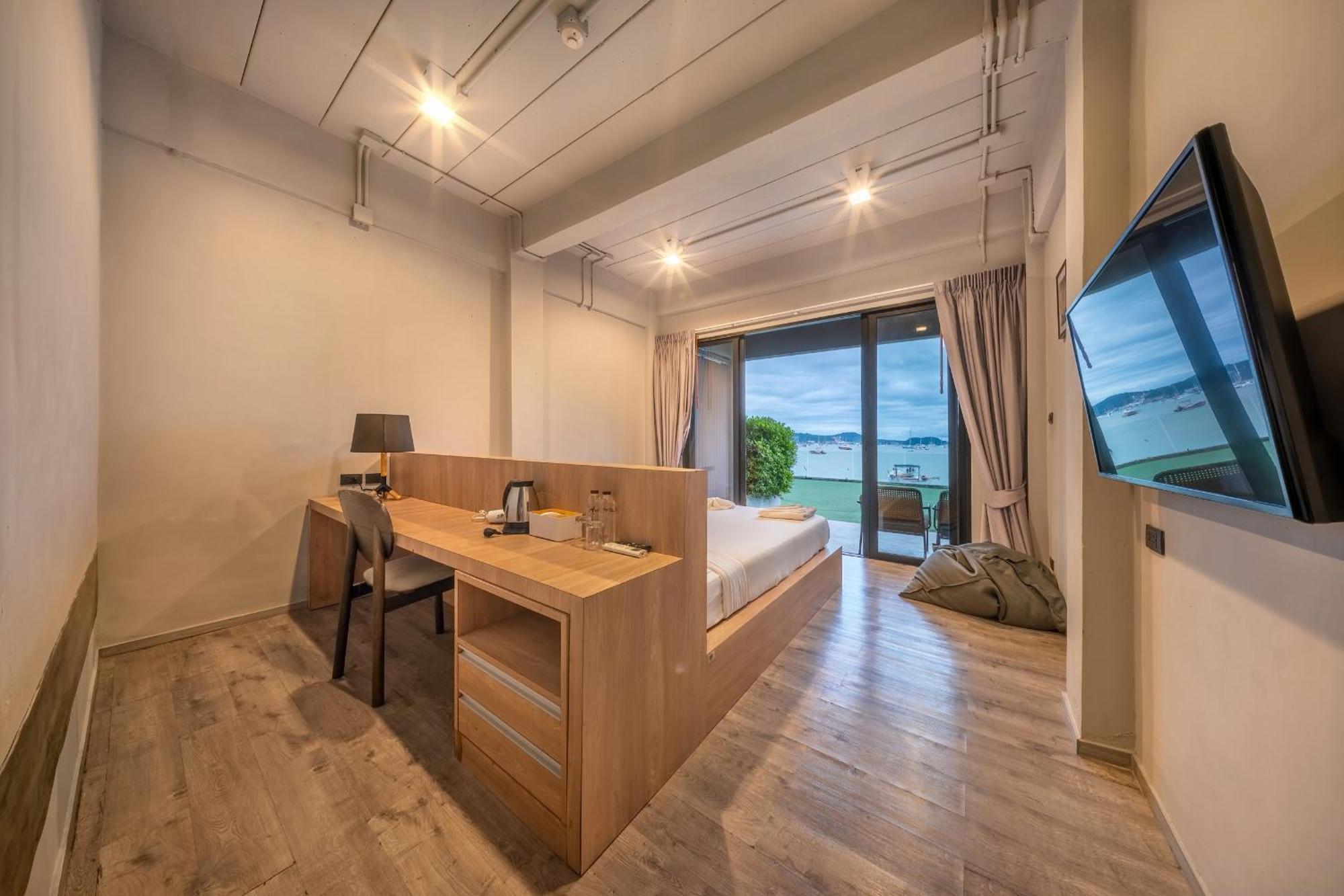 Shin Arch39 Phuket Front - Sha Hotel