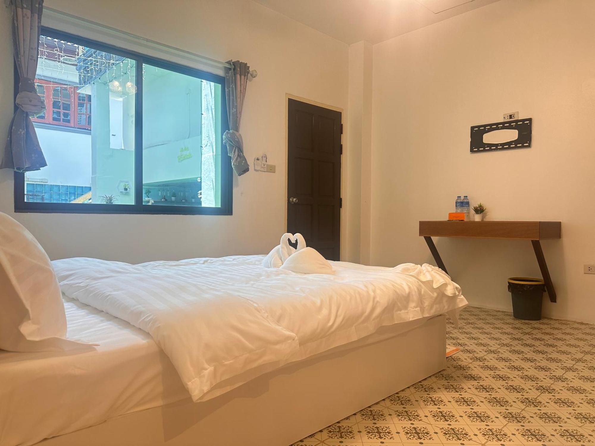 Phuket Plan B House Patong