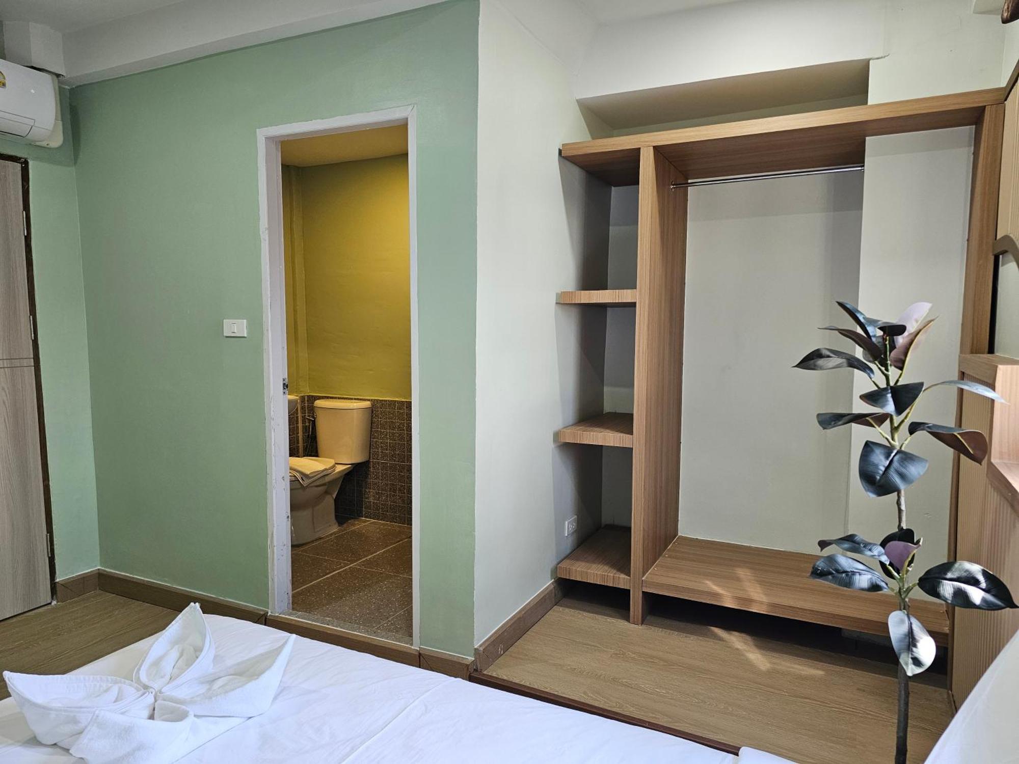 Lub Nai Hostel