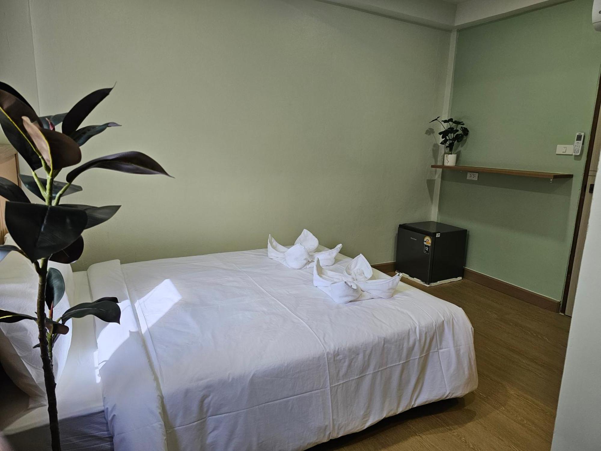 Lub Nai Hostel *