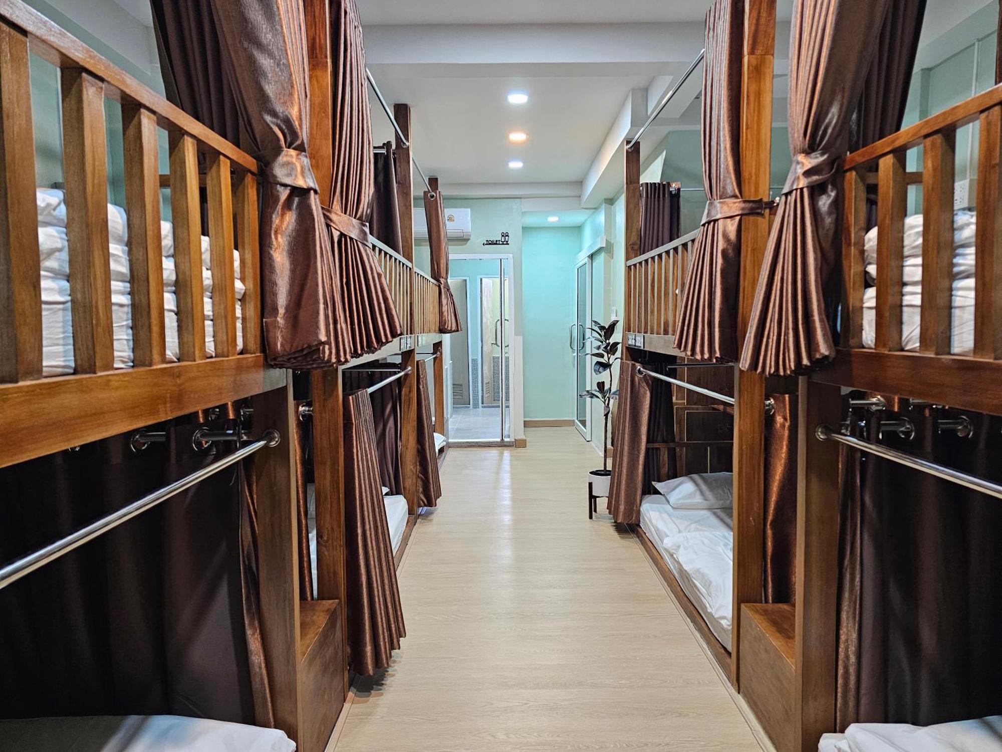 Hostel Lub Nai Patong