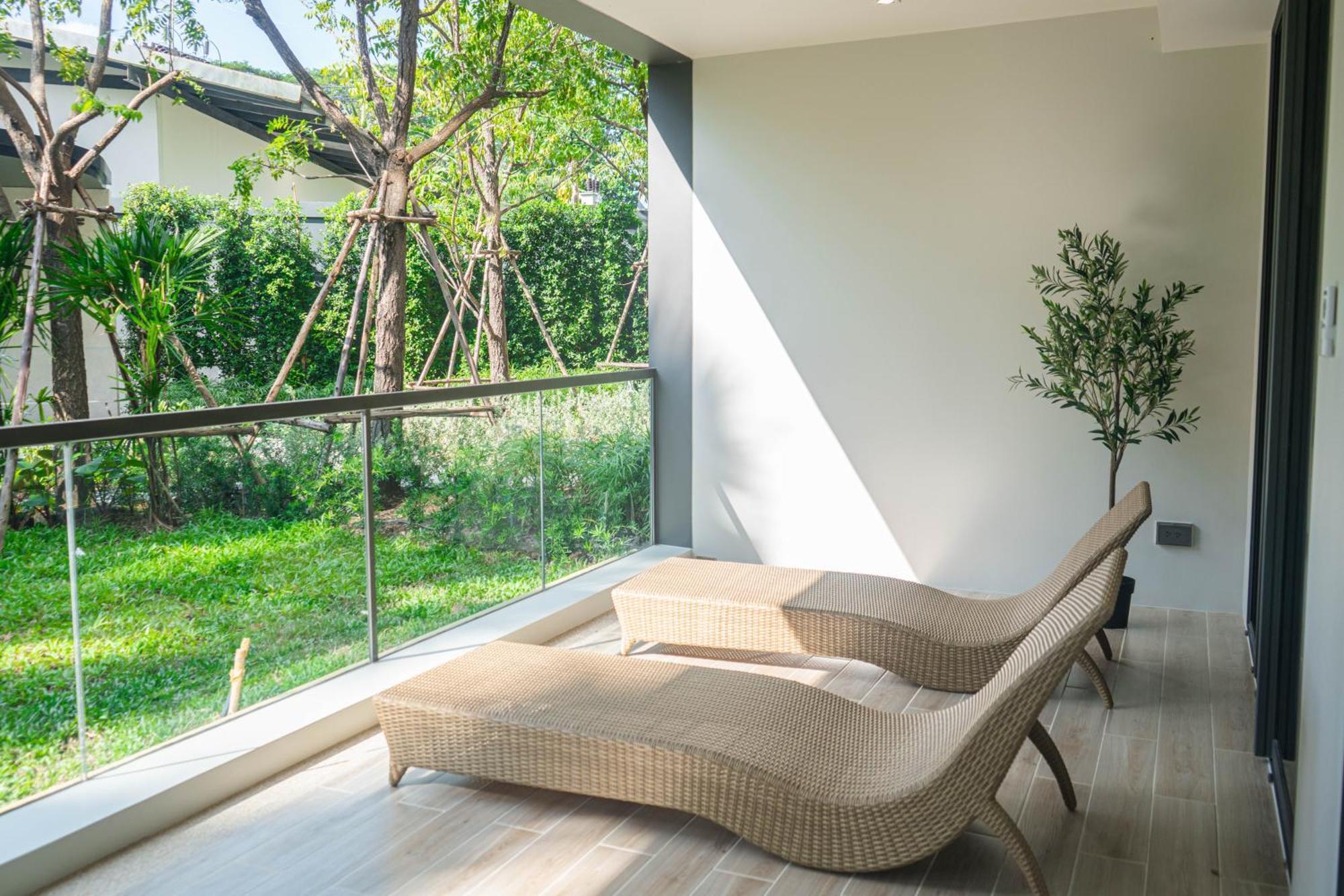 Laguna Beachside Residences Apartamens, Walking Distance To The Sea
