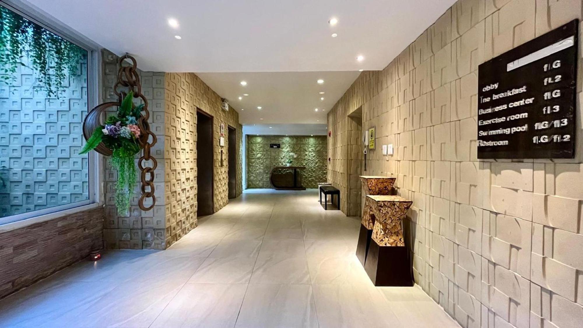 Partial Seaview On 11 Floor Near Jungceylon, Bangla Street Patong