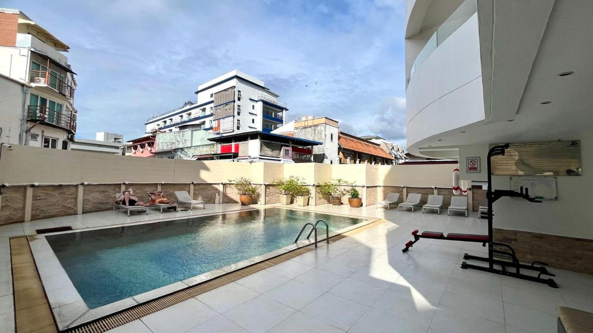Partial Seaview On 11 Floor Near Jungceylon, Bangla Street Apartment
