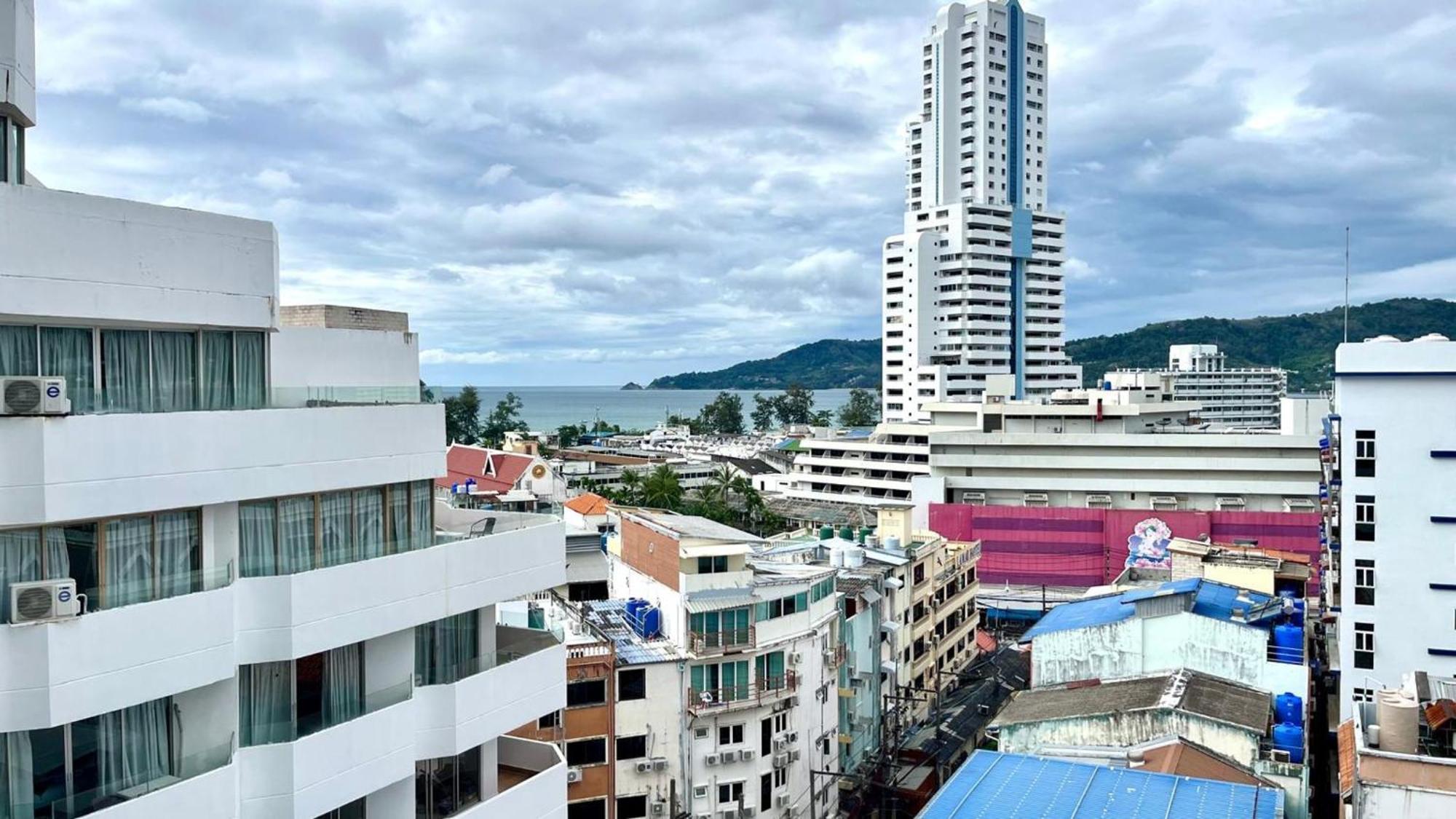 Partial Seaview On 11 Floor Near Jungceylon, Bangla Street Apartment *