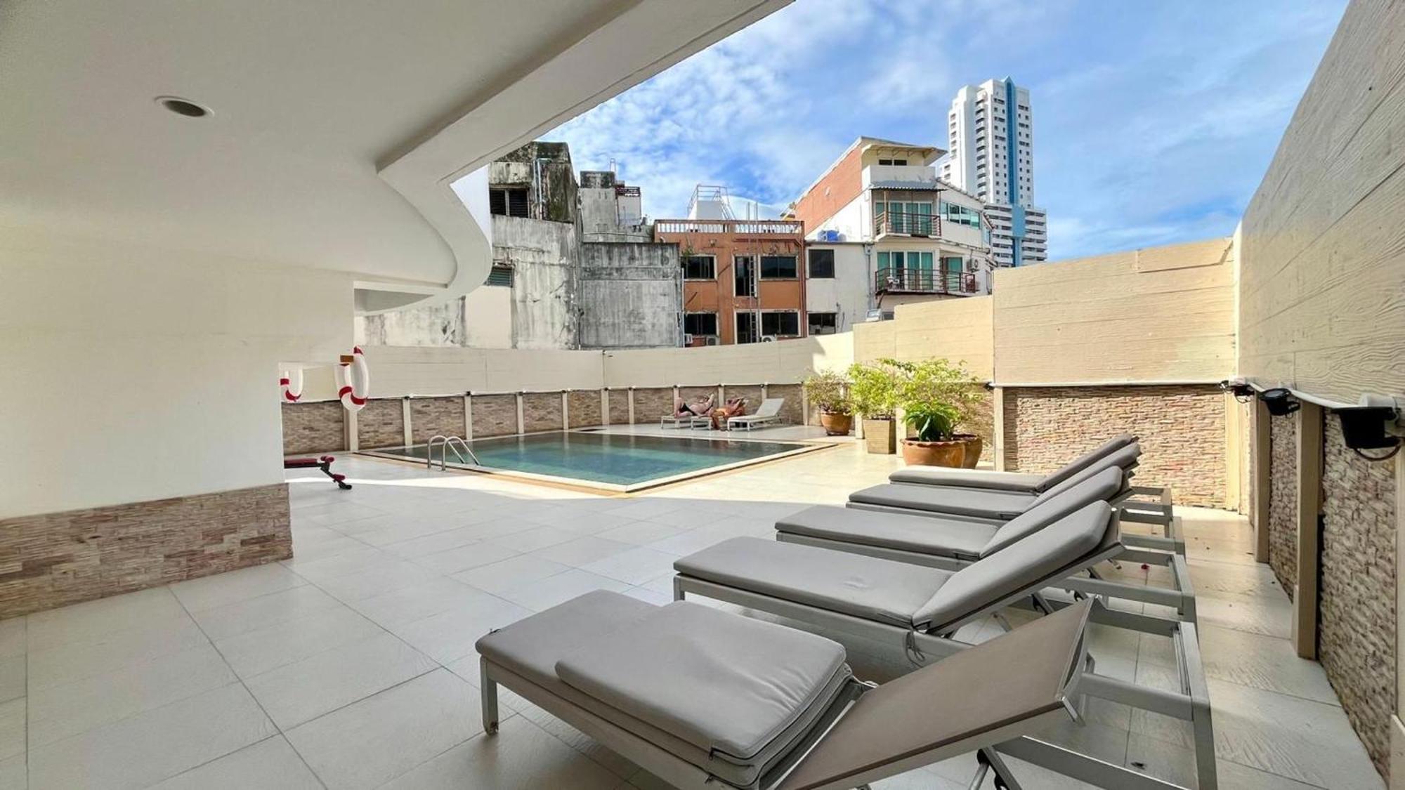 Apartment Partial Seaview On 11 Floor Near Jungceylon, Bangla Street *