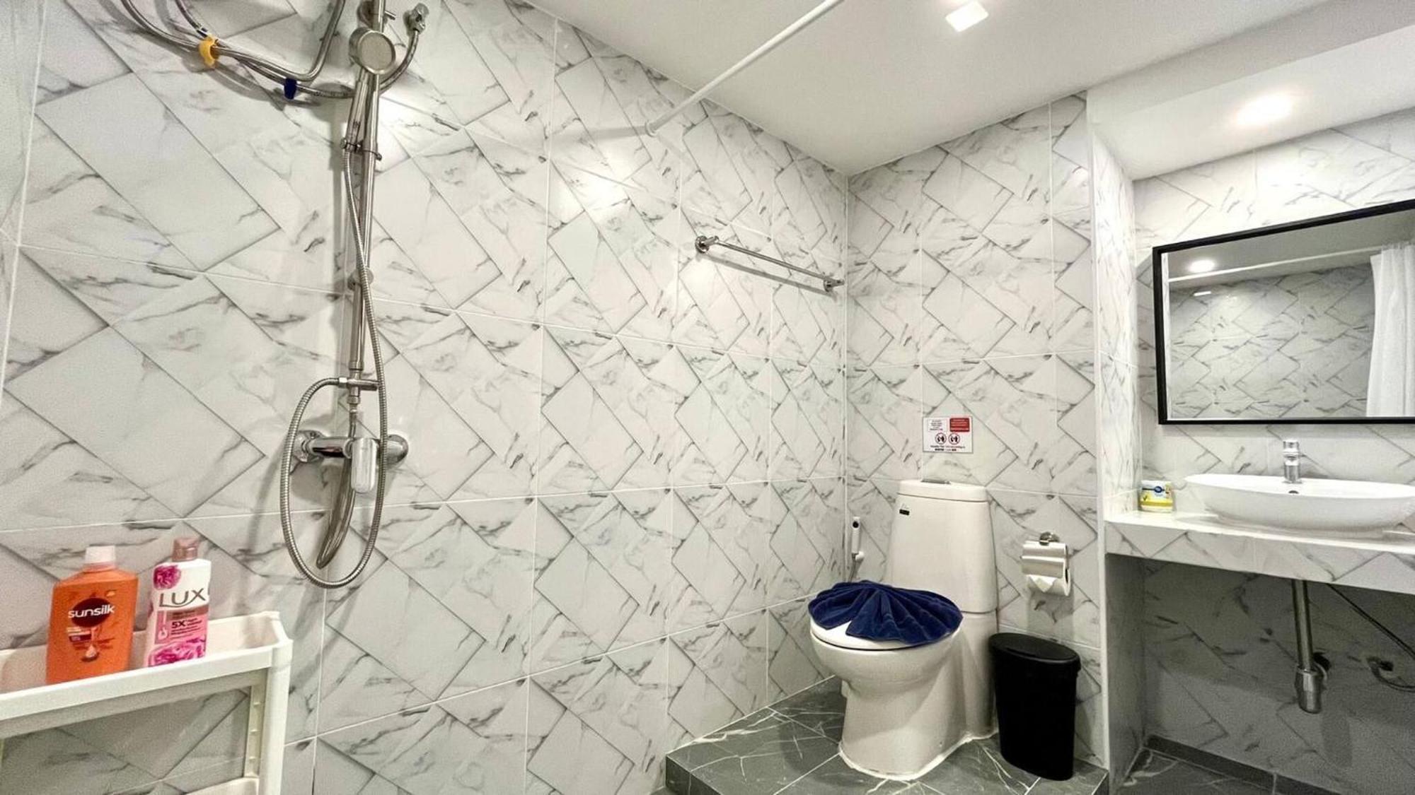 Partial Seaview On 11 Floor Near Jungceylon, Bangla Street *