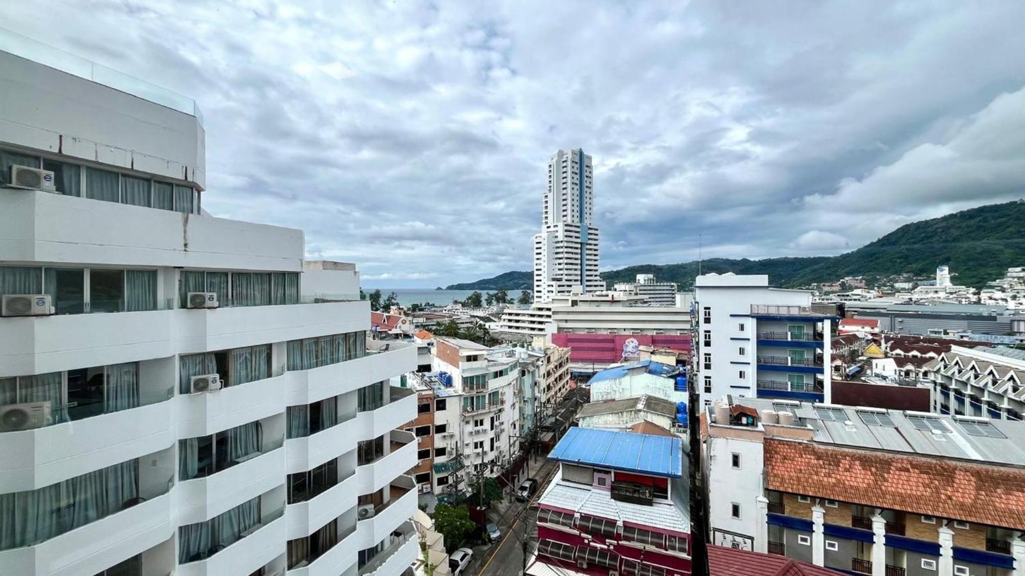 Partial Seaview On 11 Floor Near Jungceylon, Bangla Street * Patong