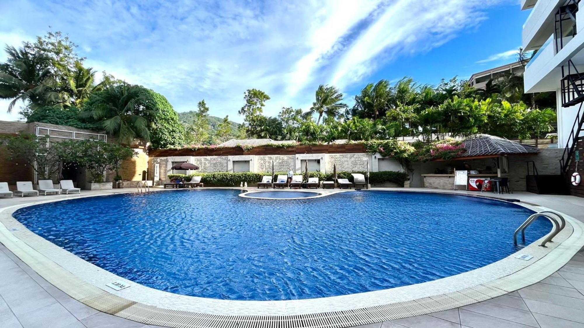 Partial Seaview On 11 Floor Near Jungceylon, Bangla Street Apartment *