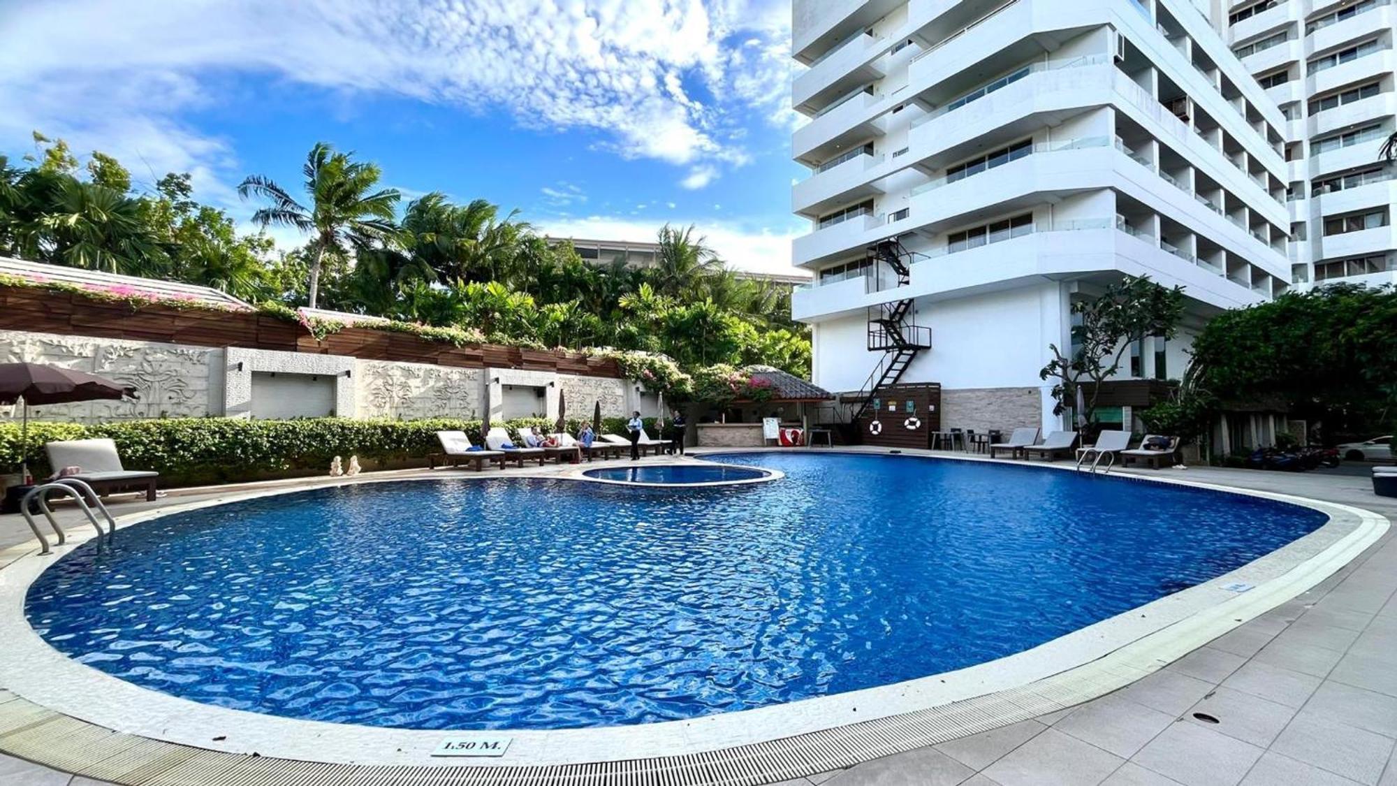 Partial Seaview On 11 Floor Near Jungceylon, Bangla Street Patong