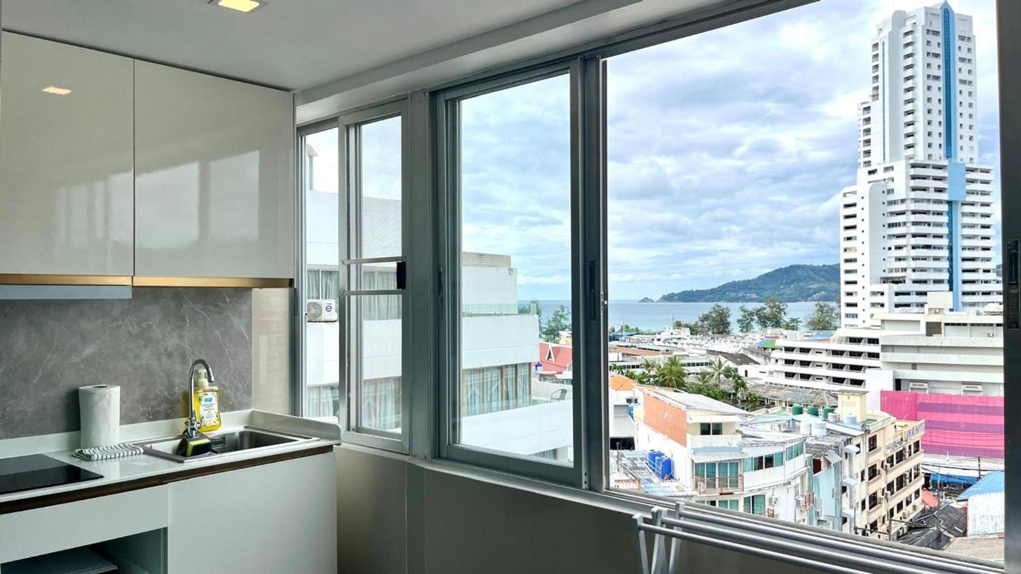 Partial Seaview On 11 Floor Near Jungceylon, Bangla Street Apartment *