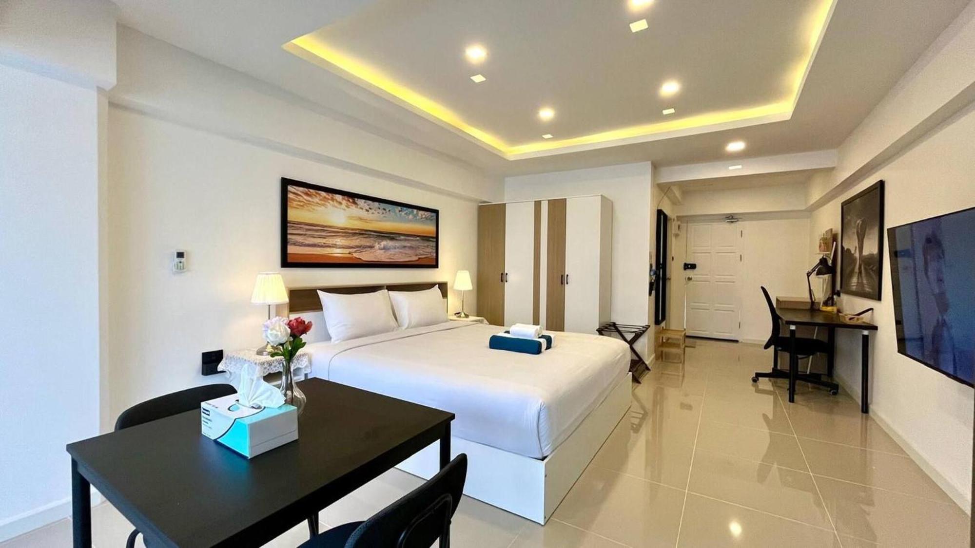 Partial Seaview On 11 Floor Near Jungceylon, Bangla Street Apartment Patong