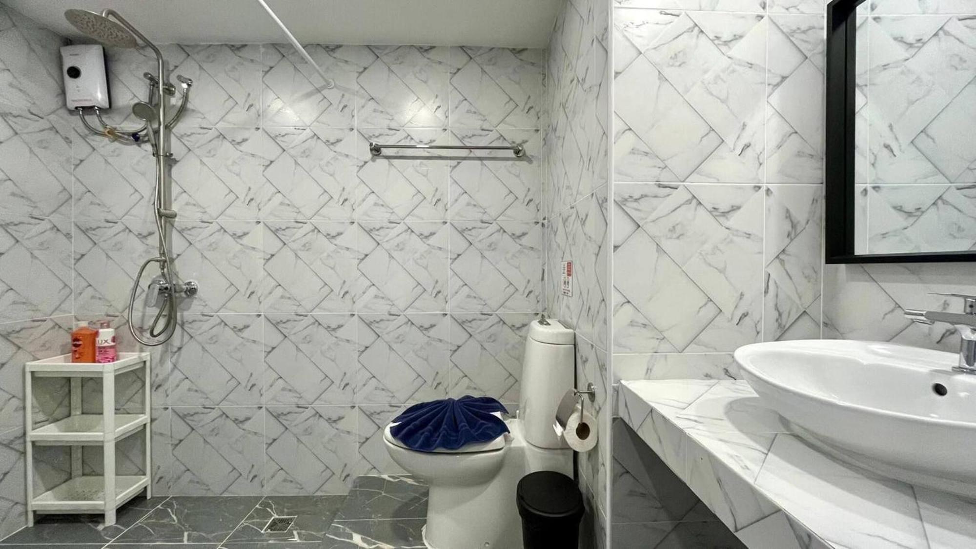 Apartment Partial Seaview On 11 Floor Near Jungceylon, Bangla Street Patong
