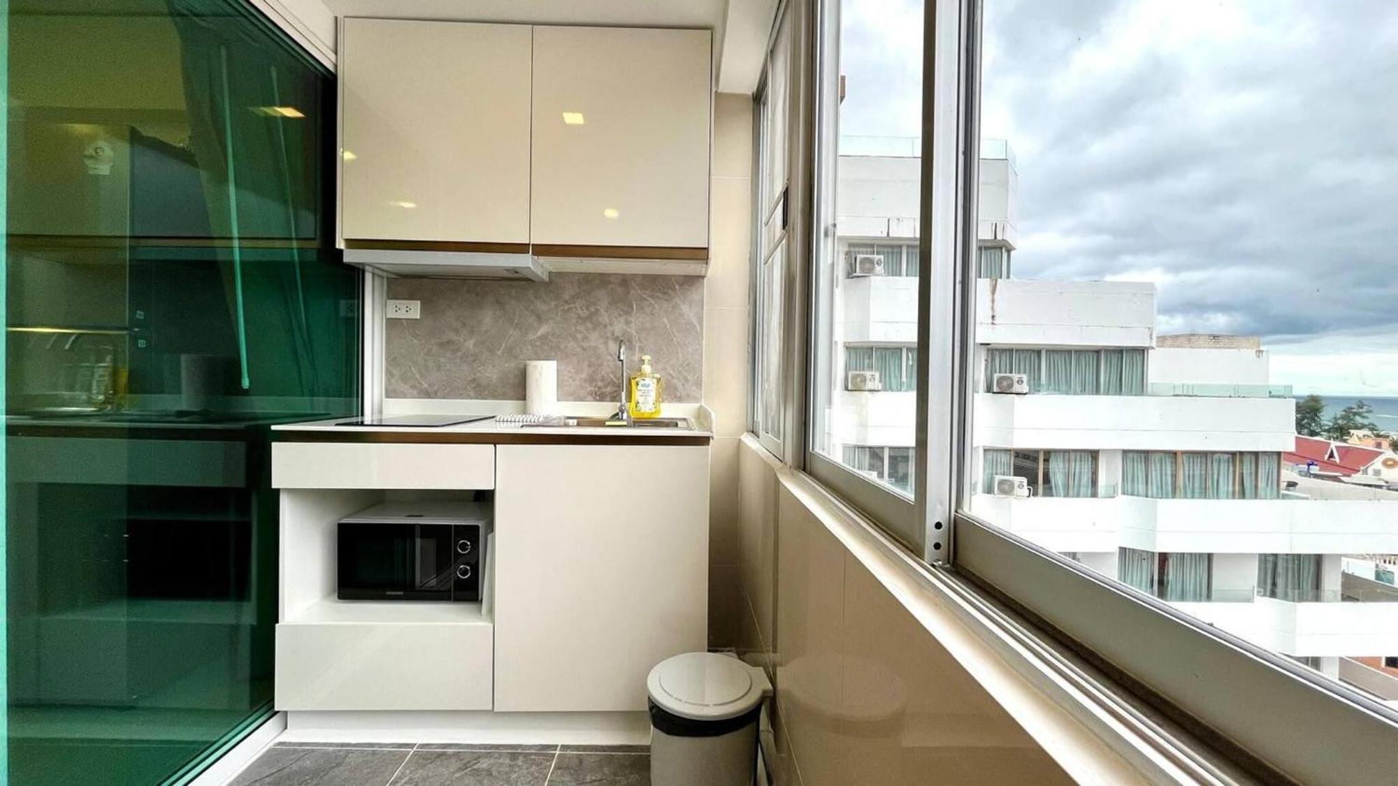 Partial Seaview On 11 Floor Near Jungceylon, Bangla Street * Patong