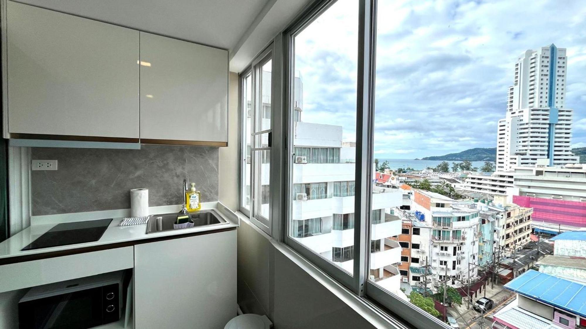Partial Seaview On 11 Floor Near Jungceylon, Bangla Street Apartment *