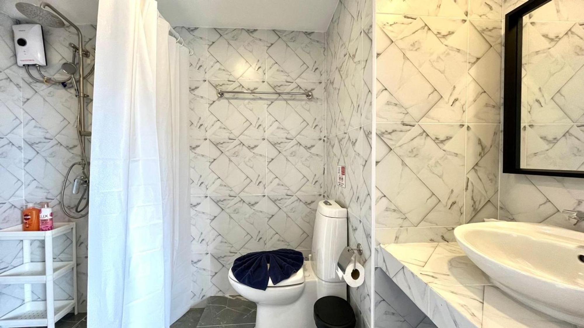 Partial Seaview On 11 Floor Near Jungceylon, Bangla Street Apartment Patong