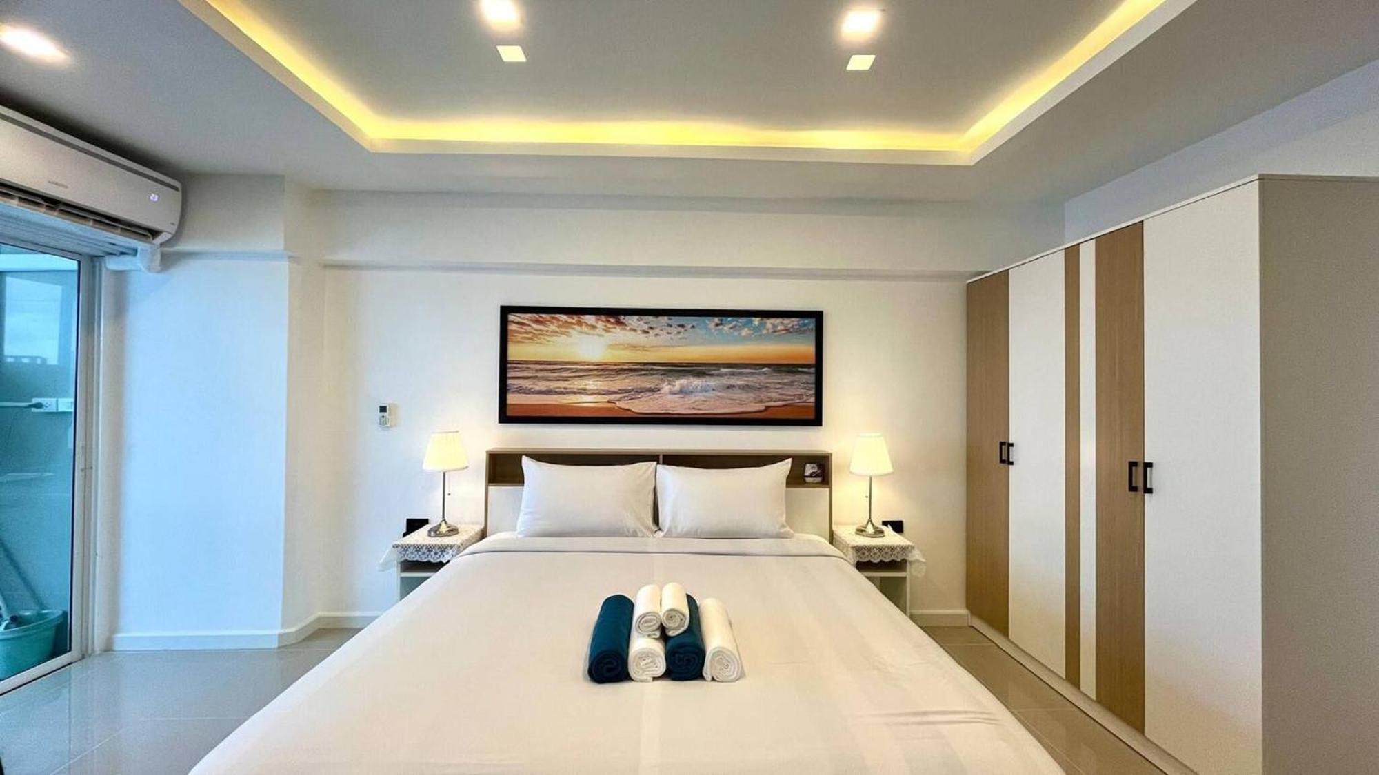 Partial Seaview On 11 Floor Near Jungceylon, Bangla Street Patong