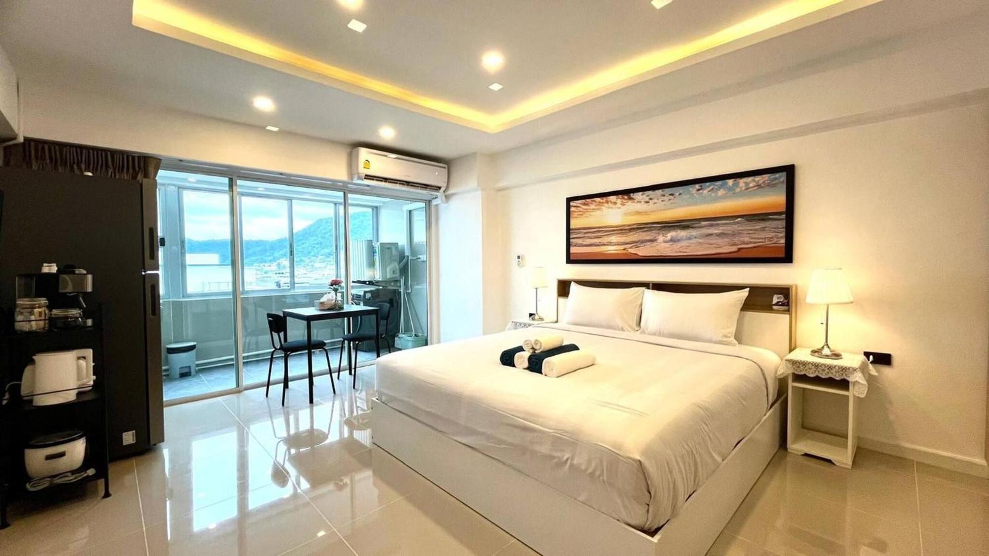 Partial Seaview On 11 Floor Near Jungceylon, Bangla Street * Patong