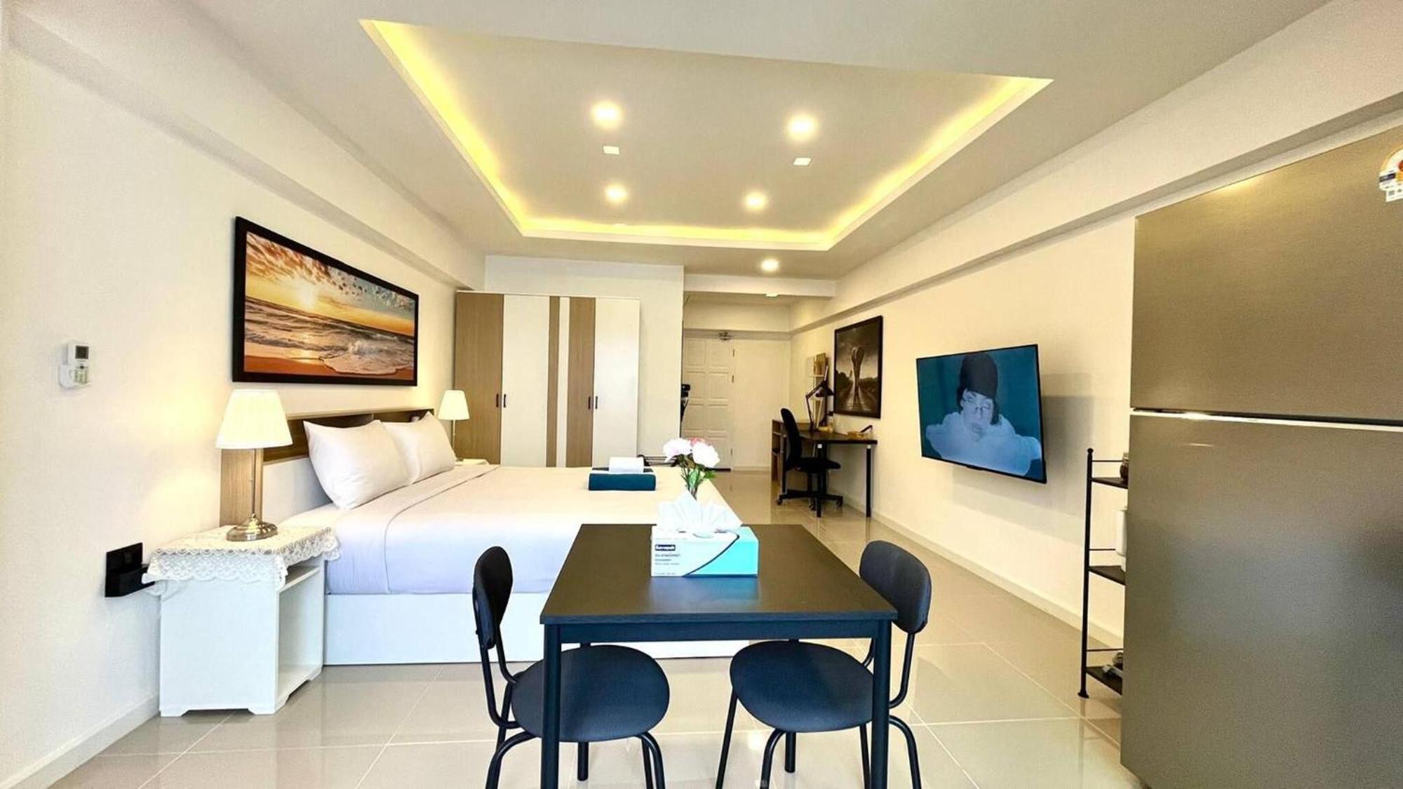 Apartment Partial Seaview On 11 Floor Near Jungceylon, Bangla Street