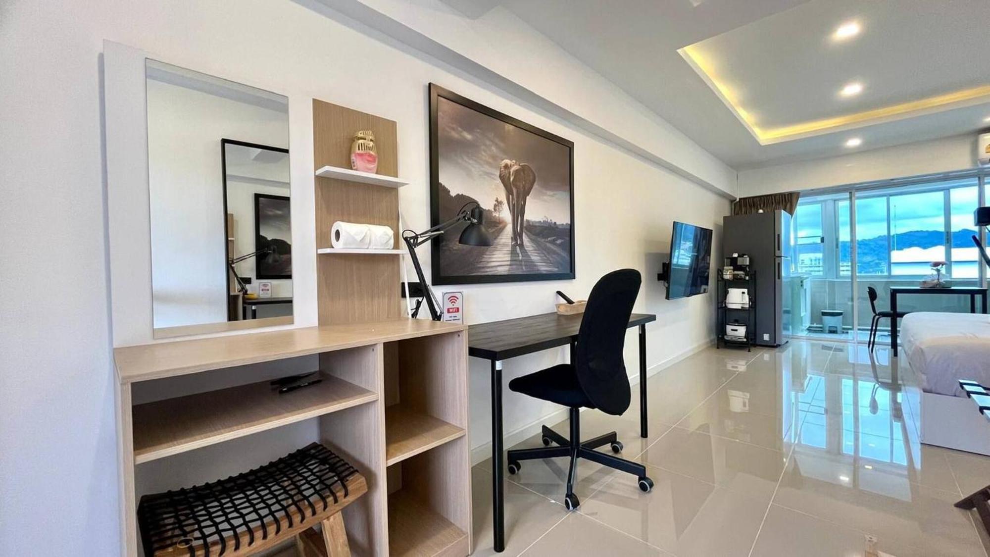 Partial Seaview On 11 Floor Near Jungceylon, Bangla Street Apartment *