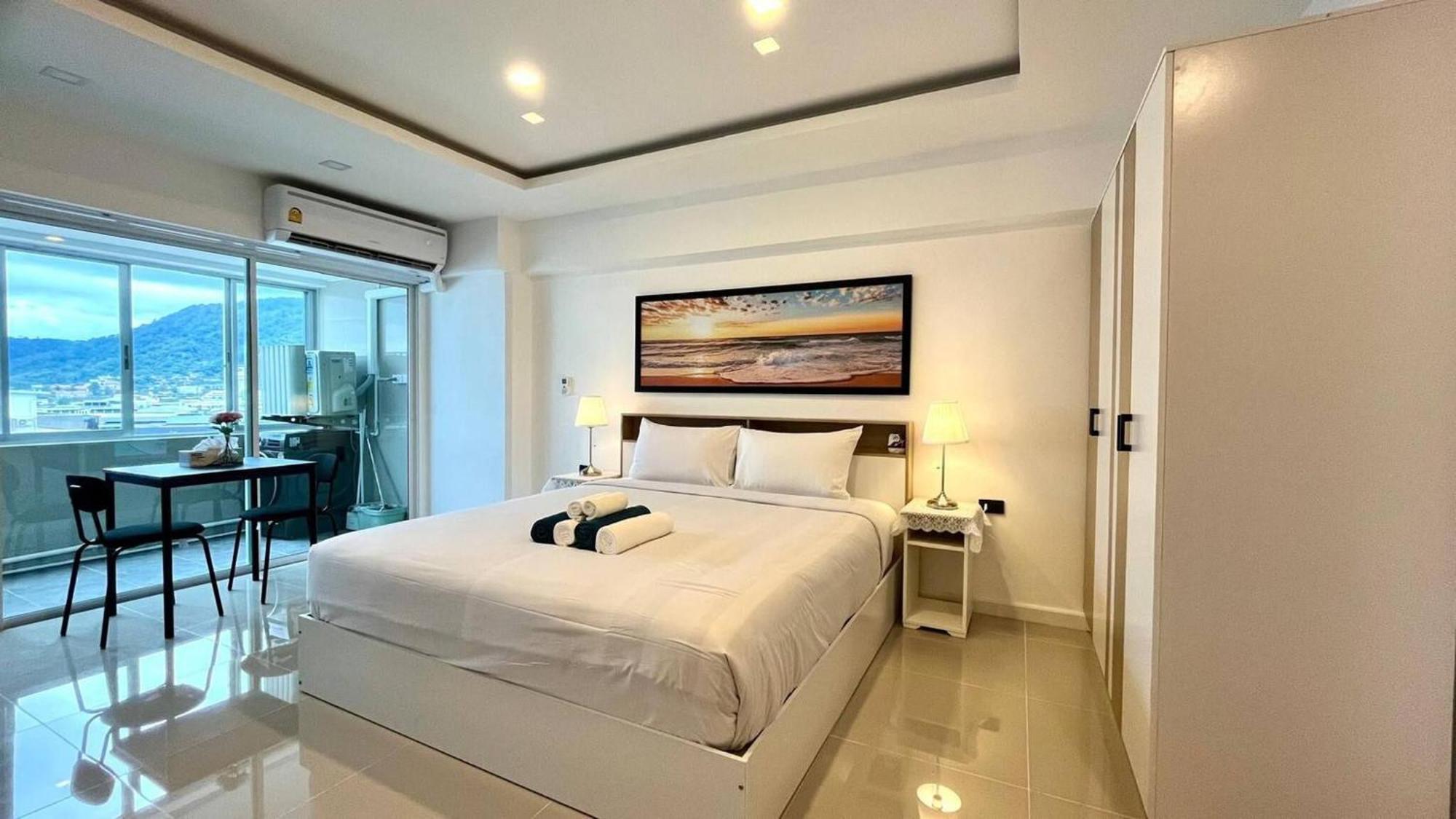 Partial Seaview On 11 Floor Near Jungceylon, Bangla Street Apartment Patong